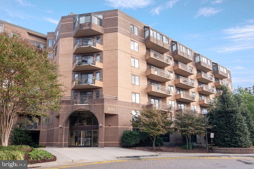 2111 WISCONSIN AVE NW #PH8, WASHINGTON, District Of Columbia 20007, 2 Bedrooms Bedrooms, 8 Rooms Rooms,2 BathroomsBathrooms,Residential,For sale,2111 WISCONSIN AVE NW #PH8,DCDC2229744 MLS # DCDC2229744