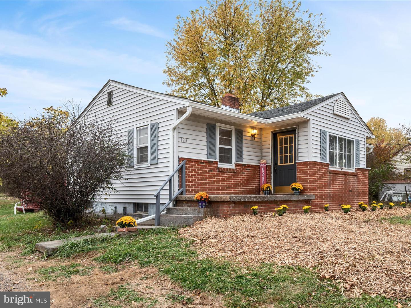 724 JORDAN SPRINGS RD, STEPHENSON, Virginia 22656, 3 Bedrooms Bedrooms, ,1 BathroomBathrooms,Residential,For sale,724 JORDAN SPRINGS RD,VAFV2037778 MLS # VAFV2037778