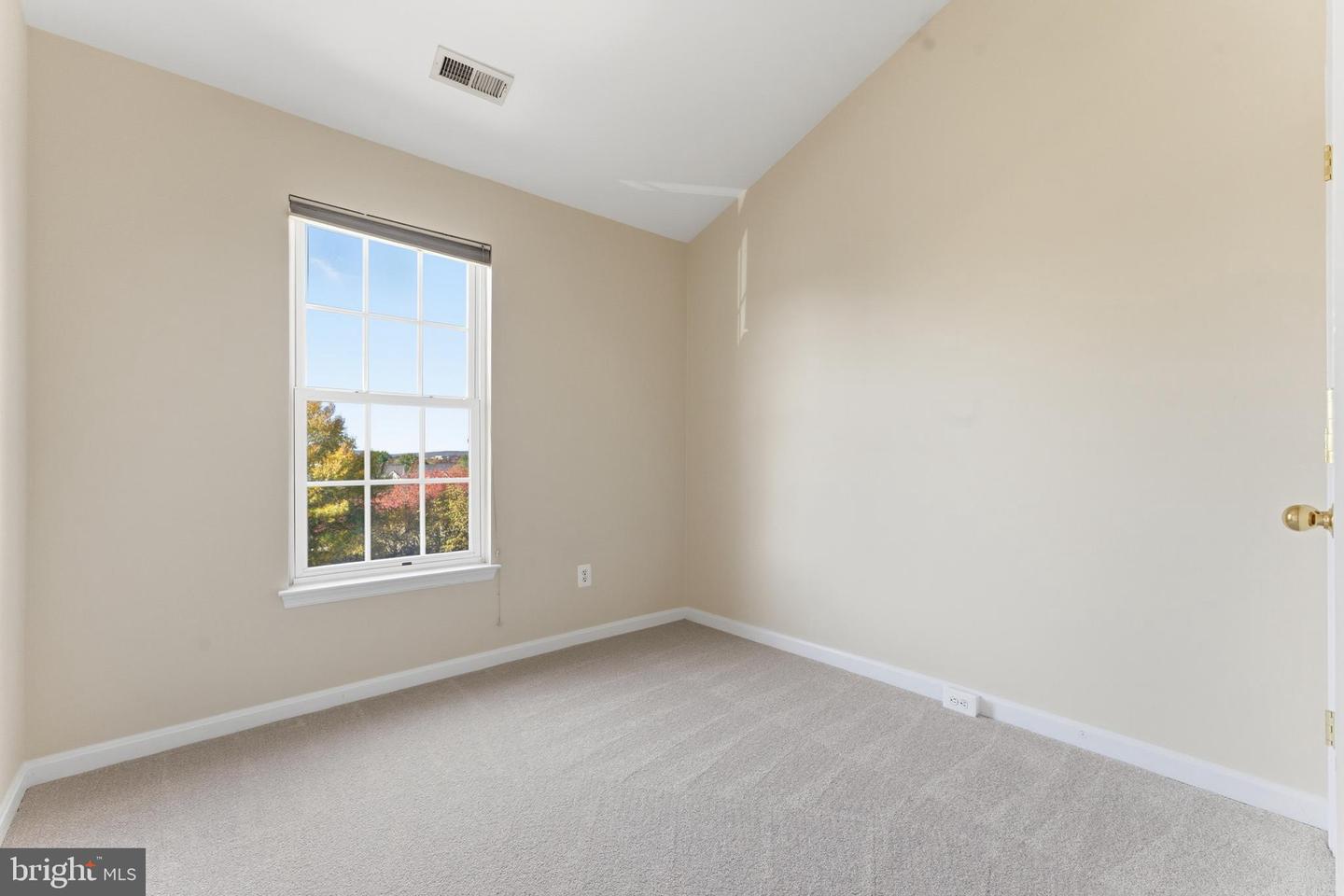 6165 MYRADALE WAY, HAYMARKET, Virginia 20169, 3 Bedrooms Bedrooms, 6 Rooms Rooms,2 BathroomsBathrooms,Residential,For sale,6165 MYRADALE WAY,VAPW2106958 MLS # VAPW2106958