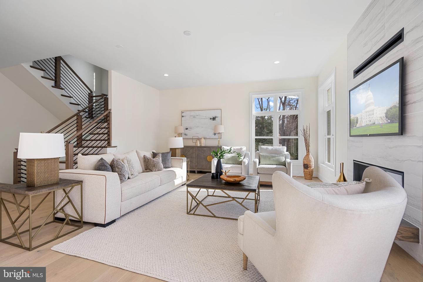 8619 REDWOOD, VIENNA, Virginia 22180, 5 Bedrooms Bedrooms, ,4 BathroomsBathrooms,Residential,For sale,8619 REDWOOD,VAFX2277114 MLS # VAFX2277114