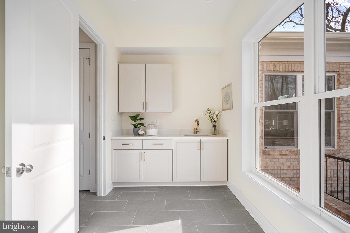 8619 REDWOOD, VIENNA, Virginia 22180, 5 Bedrooms Bedrooms, ,4 BathroomsBathrooms,Residential,For sale,8619 REDWOOD,VAFX2277114 MLS # VAFX2277114