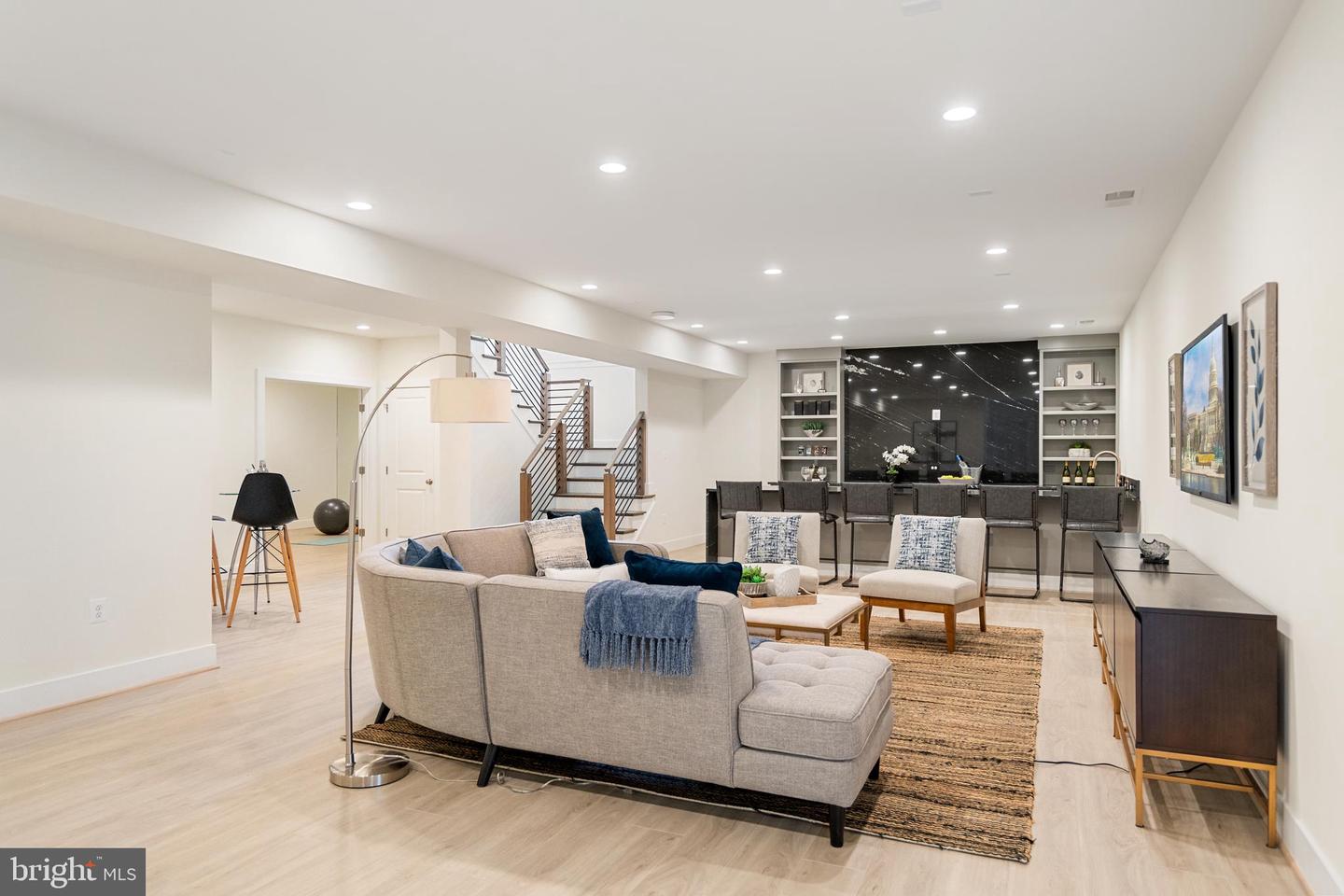 8619 REDWOOD, VIENNA, Virginia 22180, 5 Bedrooms Bedrooms, ,4 BathroomsBathrooms,Residential,For sale,8619 REDWOOD,VAFX2277114 MLS # VAFX2277114