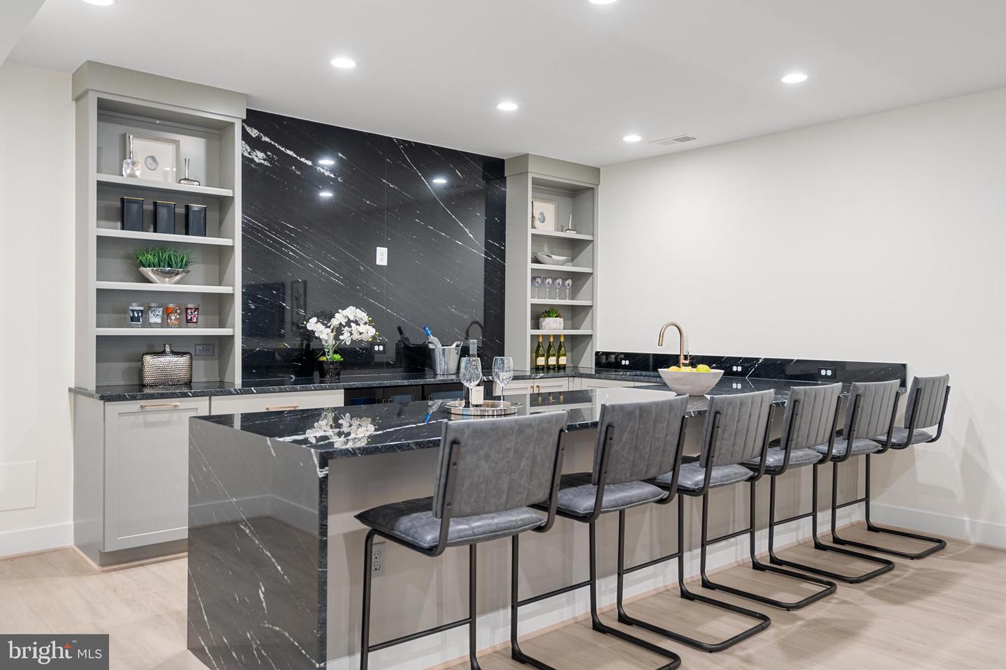 8619 REDWOOD, VIENNA, Virginia 22180, 5 Bedrooms Bedrooms, ,4 BathroomsBathrooms,Residential,For sale,8619 REDWOOD,VAFX2277114 MLS # VAFX2277114