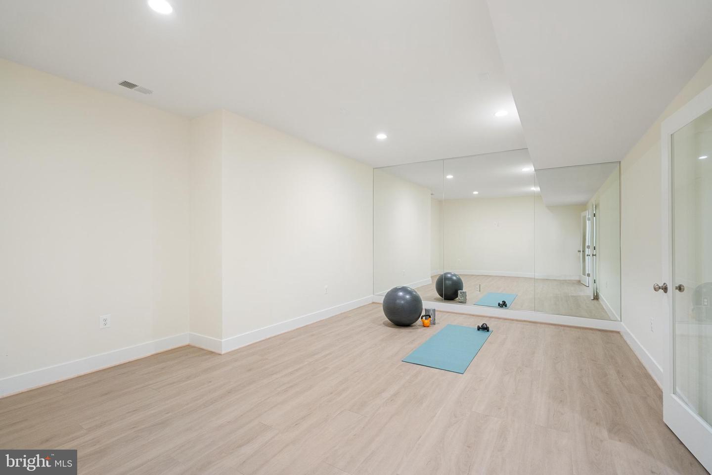 8619 REDWOOD, VIENNA, Virginia 22180, 5 Bedrooms Bedrooms, ,4 BathroomsBathrooms,Residential,For sale,8619 REDWOOD,VAFX2277114 MLS # VAFX2277114