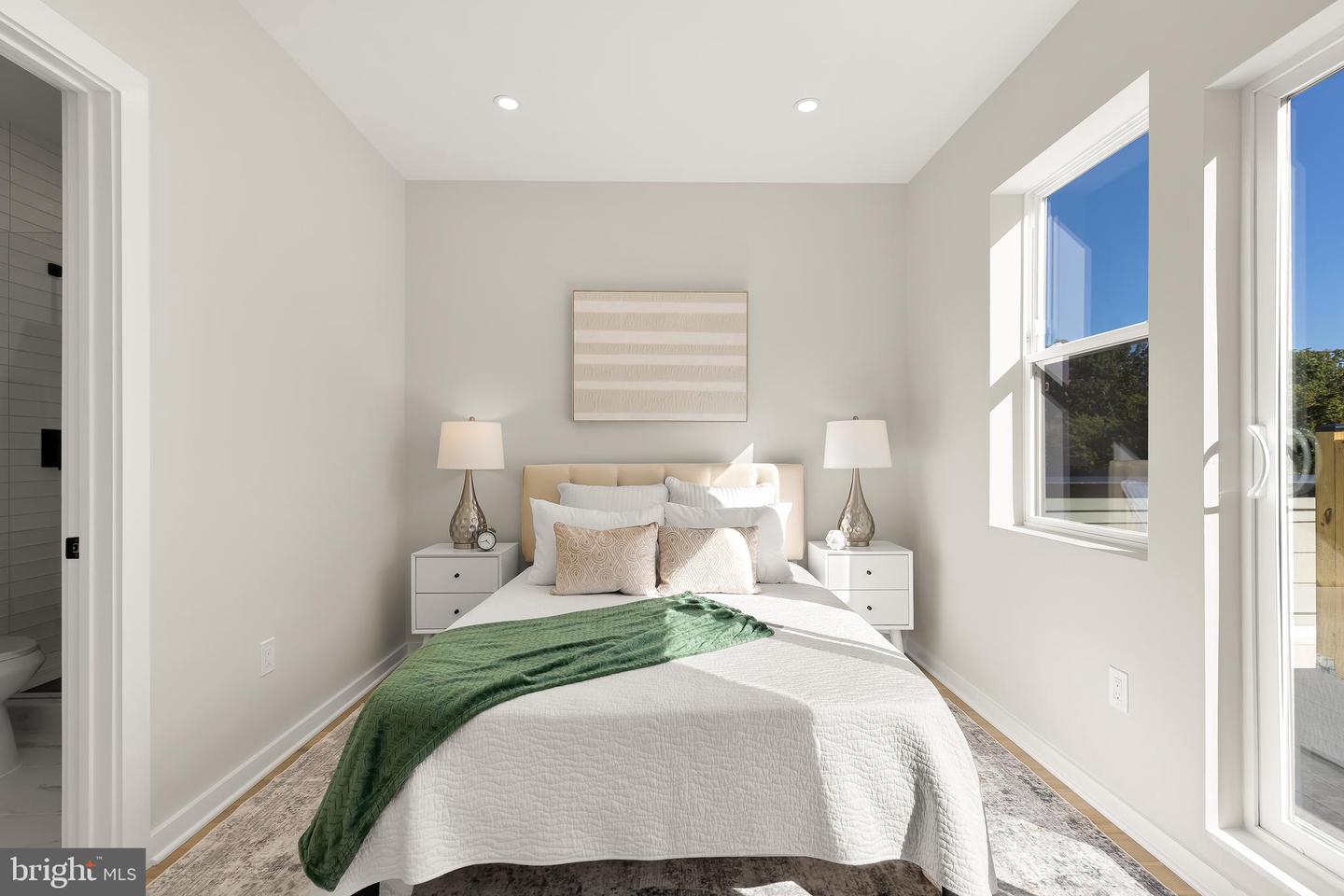 2606 41ST ST NW #PH, WASHINGTON, District Of Columbia 20007, 2 Bedrooms Bedrooms, ,2 BathroomsBathrooms,Residential,For sale,2606 41ST ST NW #PH,DCDC2229812 MLS # DCDC2229812