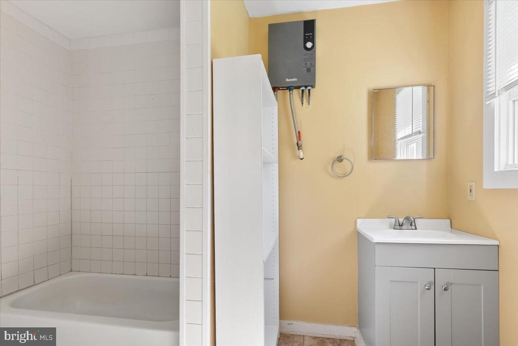 204 CUTLER AVE, LOUISA, Virginia 23093, ,Residential,204 CUTLER AVE,VALA2008822 MLS # VALA2008822 204 CUTLER AVE, LOUISA, Virginia 23093, ,Residential,204 CUTLER AVE,VALA2008822 MLS # VALA2008822