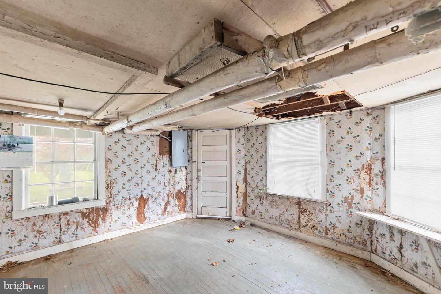 5342 MAIN ST, STEPHENS CITY, Virginia 22655, 5 Bedrooms Bedrooms, ,1 BathroomBathrooms,Residential,For sale,5342 MAIN ST,VAFV2033442 MLS # VAFV2033442