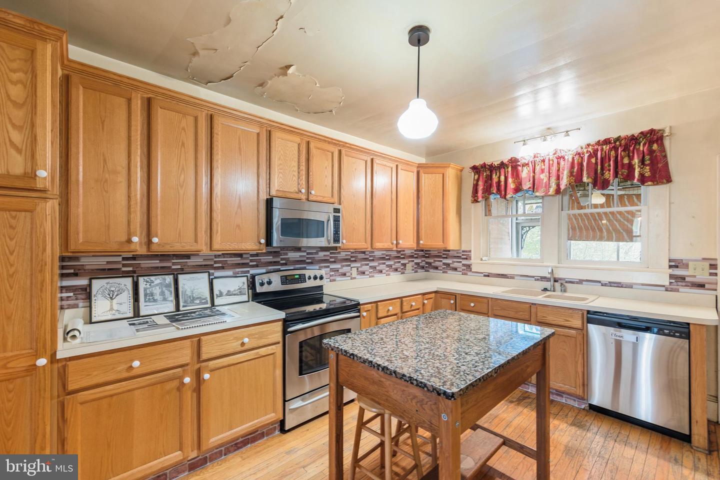 5342 MAIN ST, STEPHENS CITY, Virginia 22655, 5 Bedrooms Bedrooms, ,1 BathroomBathrooms,Residential,For sale,5342 MAIN ST,VAFV2033442 MLS # VAFV2033442