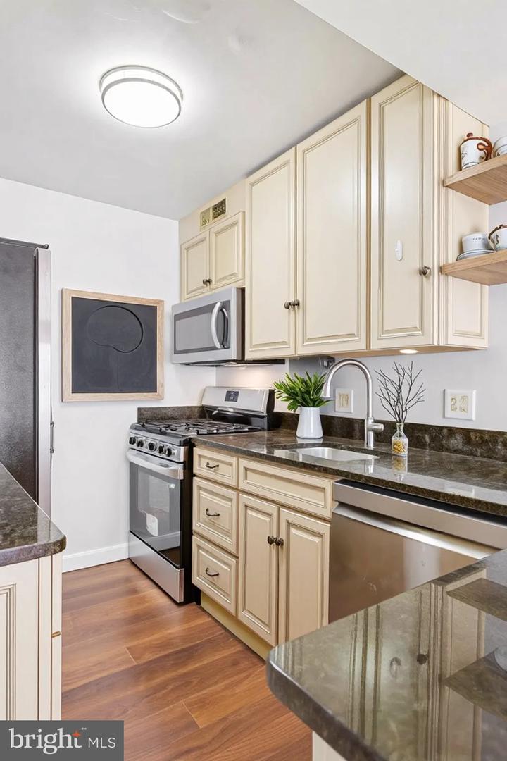 730 24TH ST NW #321, WASHINGTON, District Of Columbia 20037, 1 Bedroom Bedrooms, ,1 BathroomBathrooms,Residential,For sale,730 24TH ST NW #321,DCDC2199854 MLS # DCDC2199854