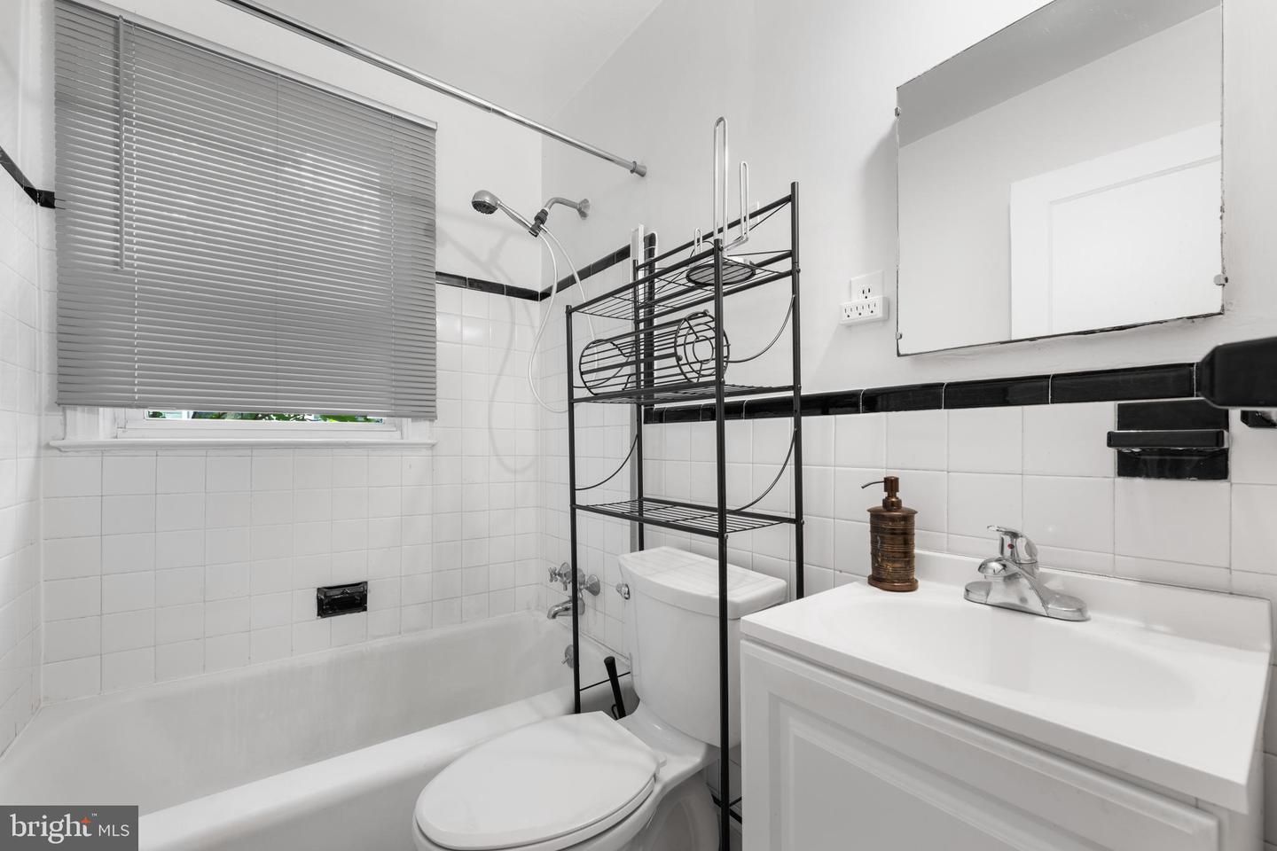 2401 RIDGE ROAD DR, ALEXANDRIA, Virginia 22302, 4 Bedrooms Bedrooms, ,2 BathroomsBathrooms,Residential,For sale,2401 RIDGE ROAD DR,VAAX2046454 MLS # VAAX2046454