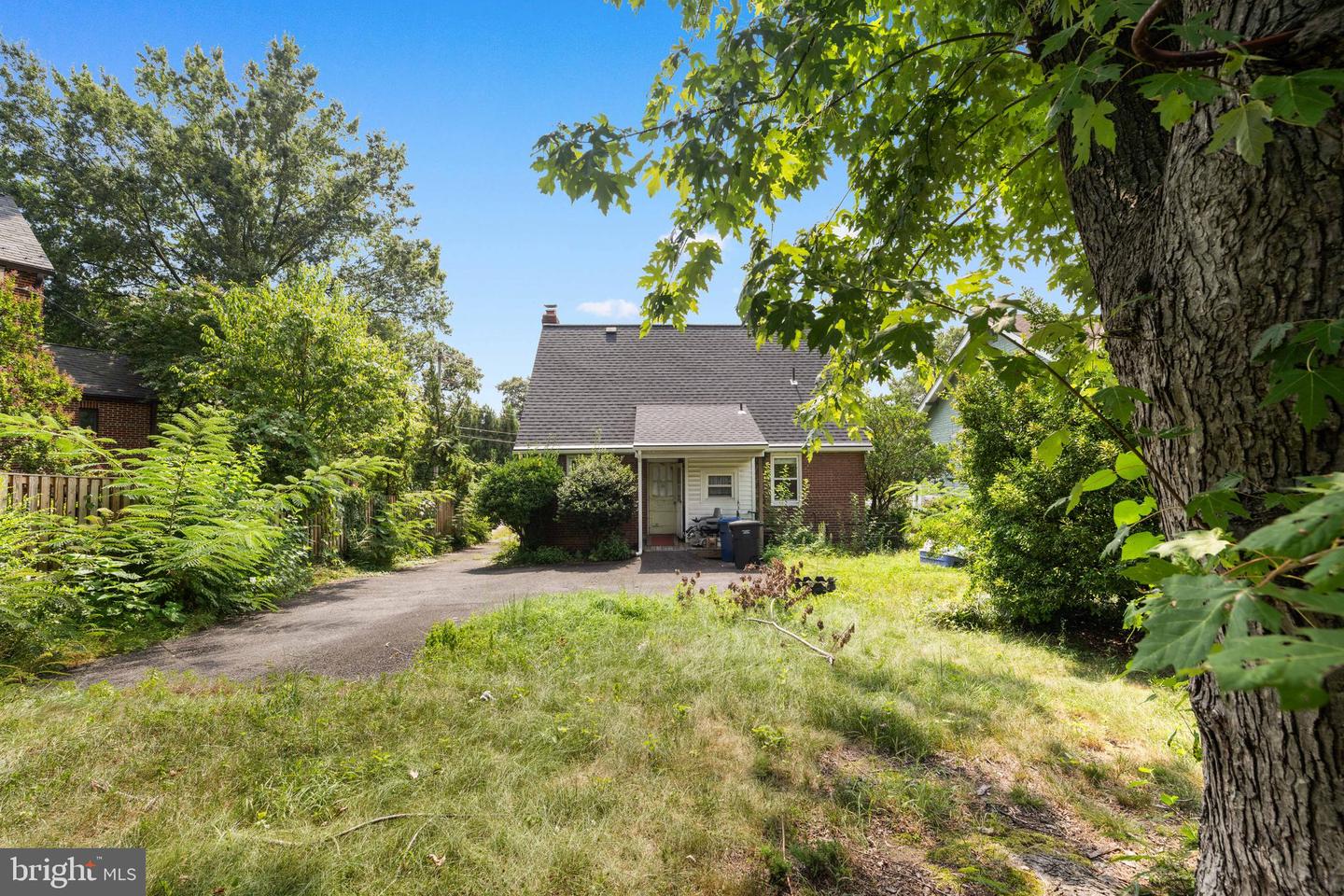 2401 RIDGE ROAD DR, ALEXANDRIA, Virginia 22302, 4 Bedrooms Bedrooms, ,2 BathroomsBathrooms,Residential,For sale,2401 RIDGE ROAD DR,VAAX2046454 MLS # VAAX2046454