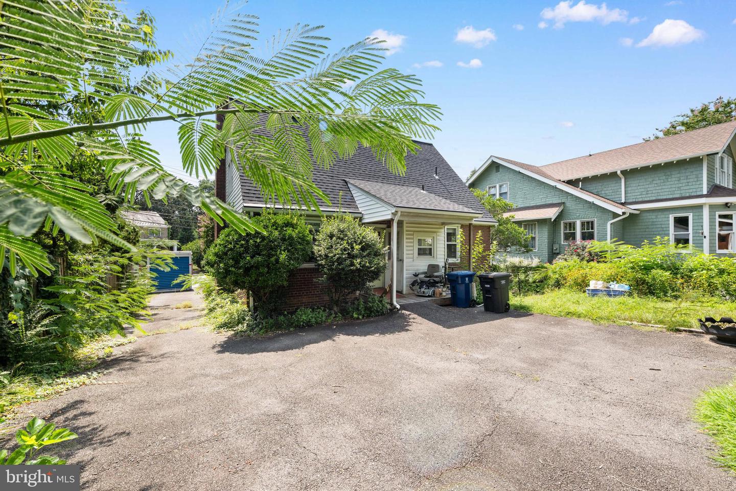 2401 RIDGE ROAD DR, ALEXANDRIA, Virginia 22302, 4 Bedrooms Bedrooms, ,2 BathroomsBathrooms,Residential,For sale,2401 RIDGE ROAD DR,VAAX2046454 MLS # VAAX2046454