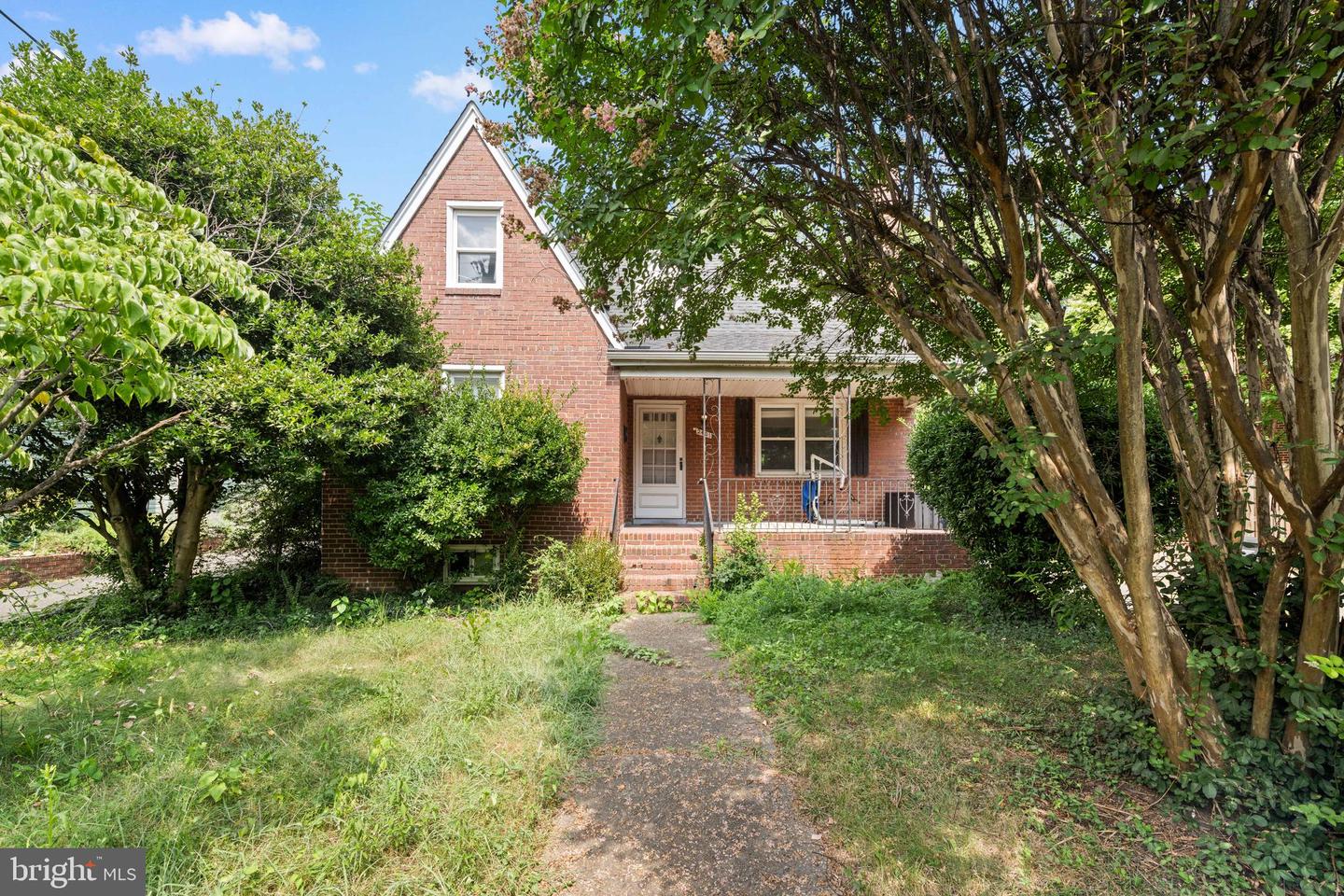 2401 RIDGE ROAD DR, ALEXANDRIA, Virginia 22302, 4 Bedrooms Bedrooms, ,2 BathroomsBathrooms,Residential,For sale,2401 RIDGE ROAD DR,VAAX2046454 MLS # VAAX2046454