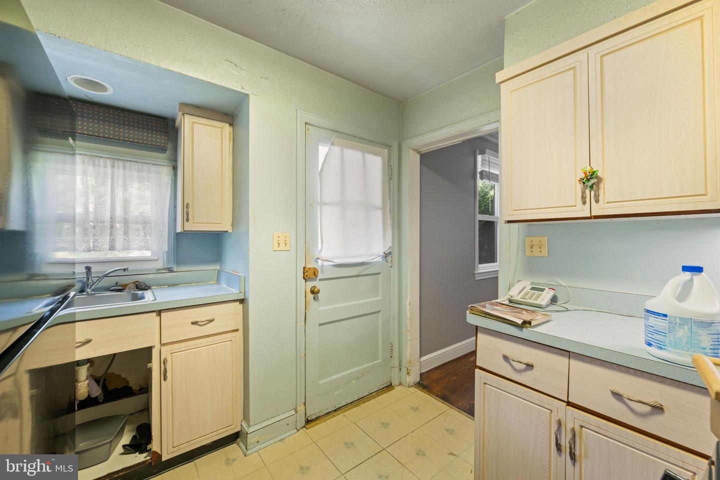 2401 RIDGE ROAD DR, ALEXANDRIA, Virginia 22302, 4 Bedrooms Bedrooms, ,2 BathroomsBathrooms,Residential,For sale,2401 RIDGE ROAD DR,VAAX2046454 MLS # VAAX2046454