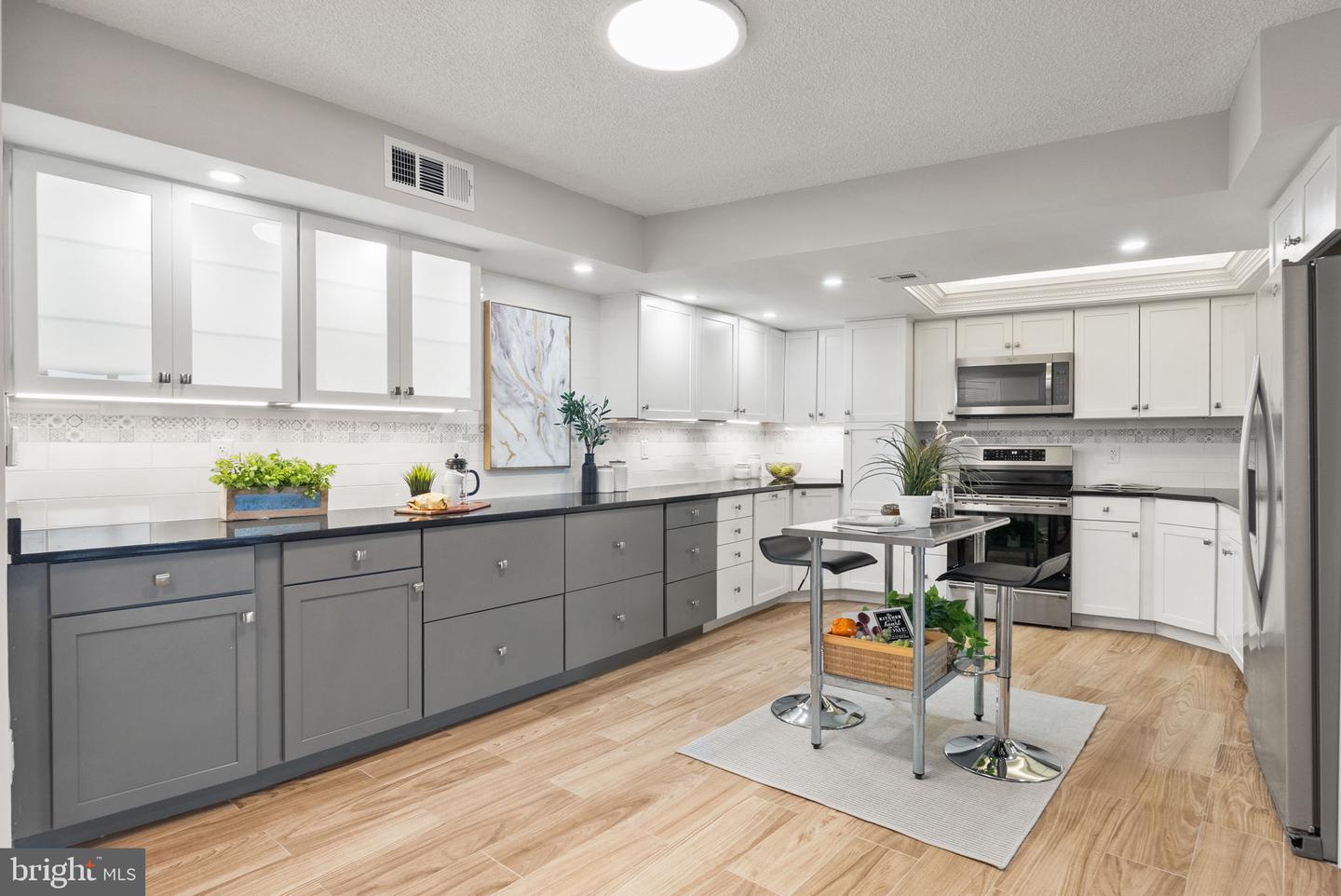 1101 S ARLINGTON RIDGE RD #313, ARLINGTON, Virginia 22202, 2 Bedrooms Bedrooms, 7 Rooms Rooms,2 BathroomsBathrooms,Residential,For sale,1101 S ARLINGTON RIDGE RD #313,VAAR2063160 MLS # VAAR2063160