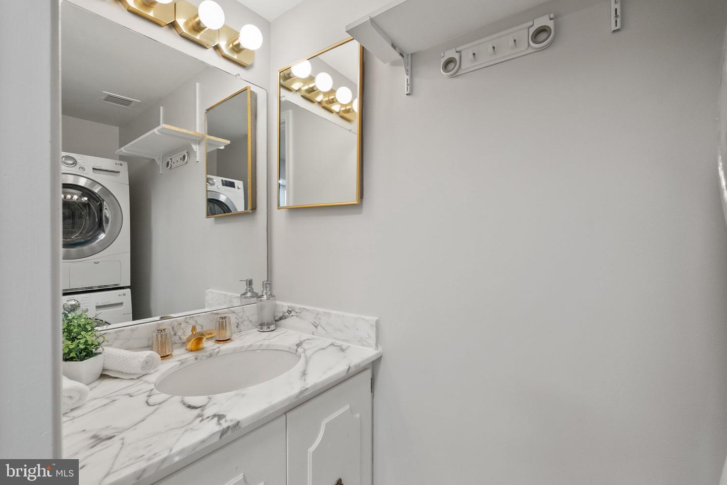 1101 S ARLINGTON RIDGE RD #313, ARLINGTON, Virginia 22202, 2 Bedrooms Bedrooms, 7 Rooms Rooms,2 BathroomsBathrooms,Residential,For sale,1101 S ARLINGTON RIDGE RD #313,VAAR2063160 MLS # VAAR2063160