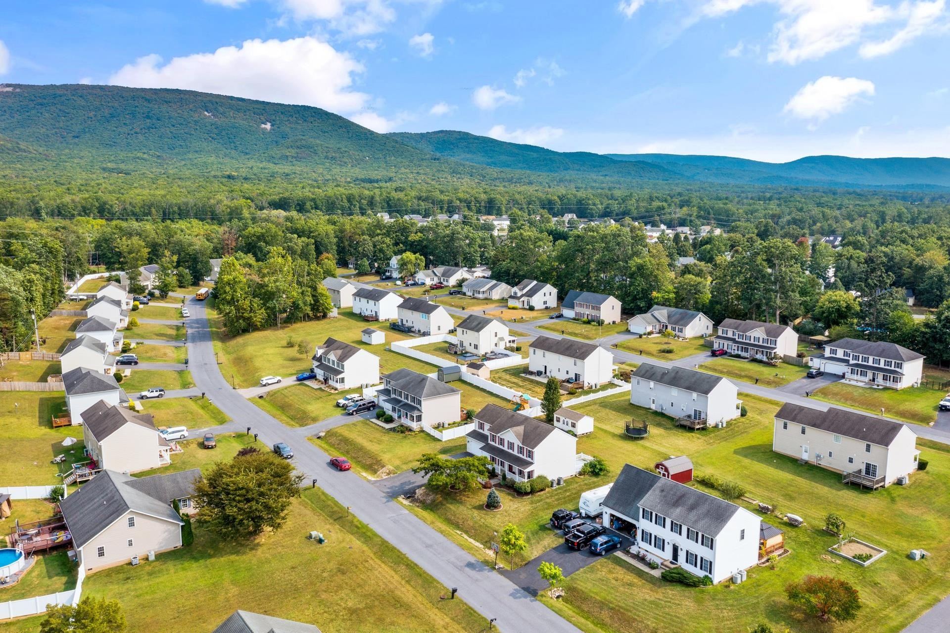 77 LAUREL WOOD DR, WAYNESBORO, Virginia 22980, 4 Bedrooms Bedrooms, ,2 BathroomsBathrooms,Residential,77 LAUREL WOOD DR,668895 MLS # 668895