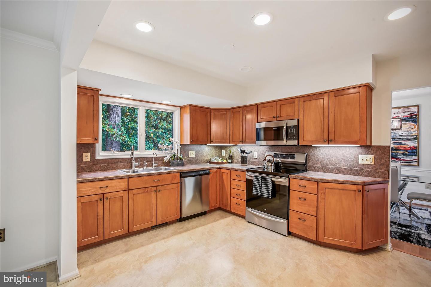 6013 FRANCONIA FOREST LN, ALEXANDRIA, Virginia 22310, 5 Bedrooms Bedrooms, 15 Rooms Rooms,3 BathroomsBathrooms,Residential,For sale,6013 FRANCONIA FOREST LN,VAFX2265574 MLS # VAFX2265574