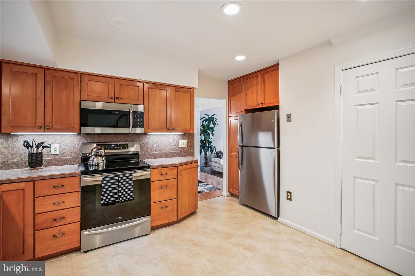 6013 FRANCONIA FOREST LN, ALEXANDRIA, Virginia 22310, 5 Bedrooms Bedrooms, 15 Rooms Rooms,3 BathroomsBathrooms,Residential,For sale,6013 FRANCONIA FOREST LN,VAFX2265574 MLS # VAFX2265574