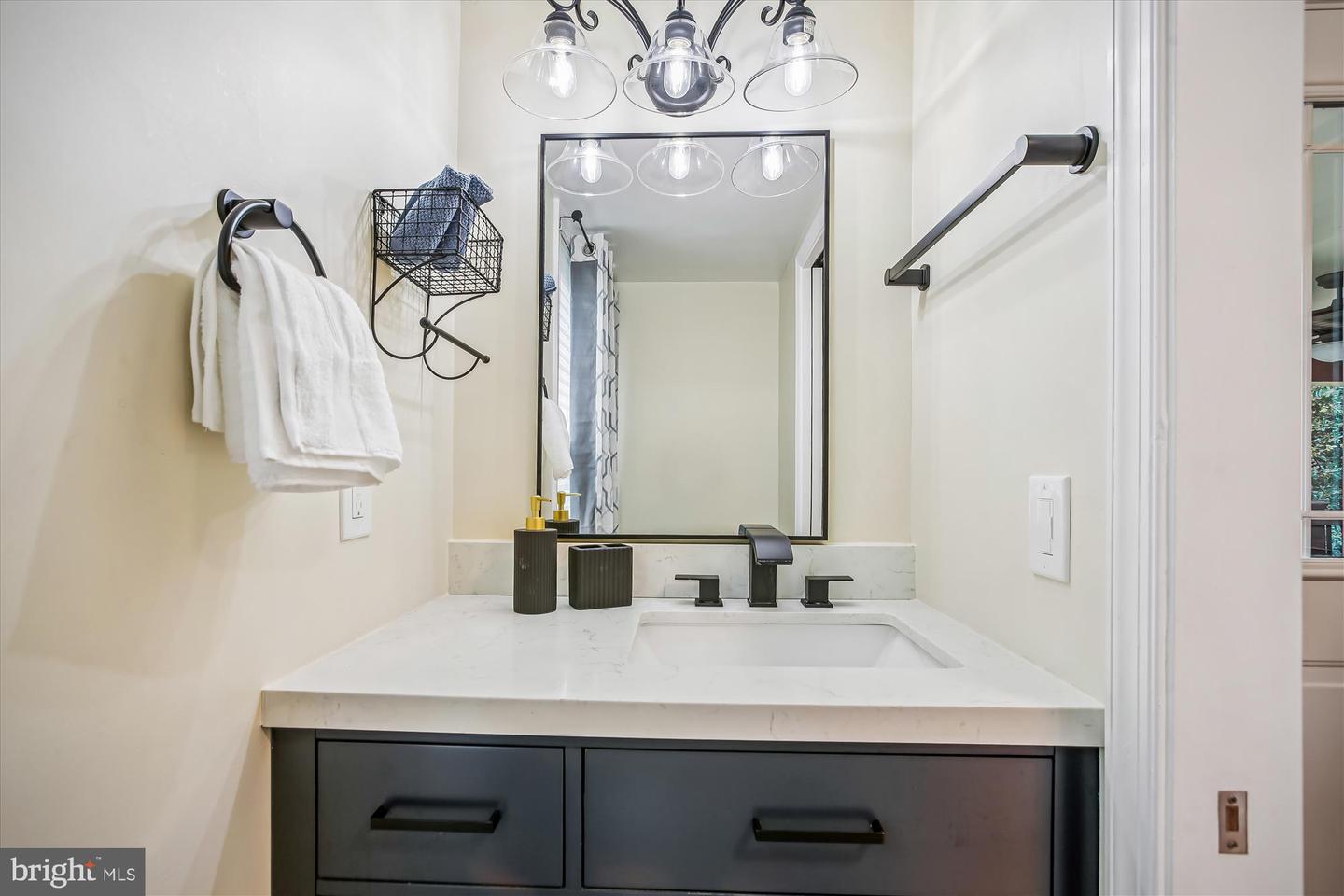 6013 FRANCONIA FOREST LN, ALEXANDRIA, Virginia 22310, 5 Bedrooms Bedrooms, 15 Rooms Rooms,3 BathroomsBathrooms,Residential,For sale,6013 FRANCONIA FOREST LN,VAFX2265574 MLS # VAFX2265574