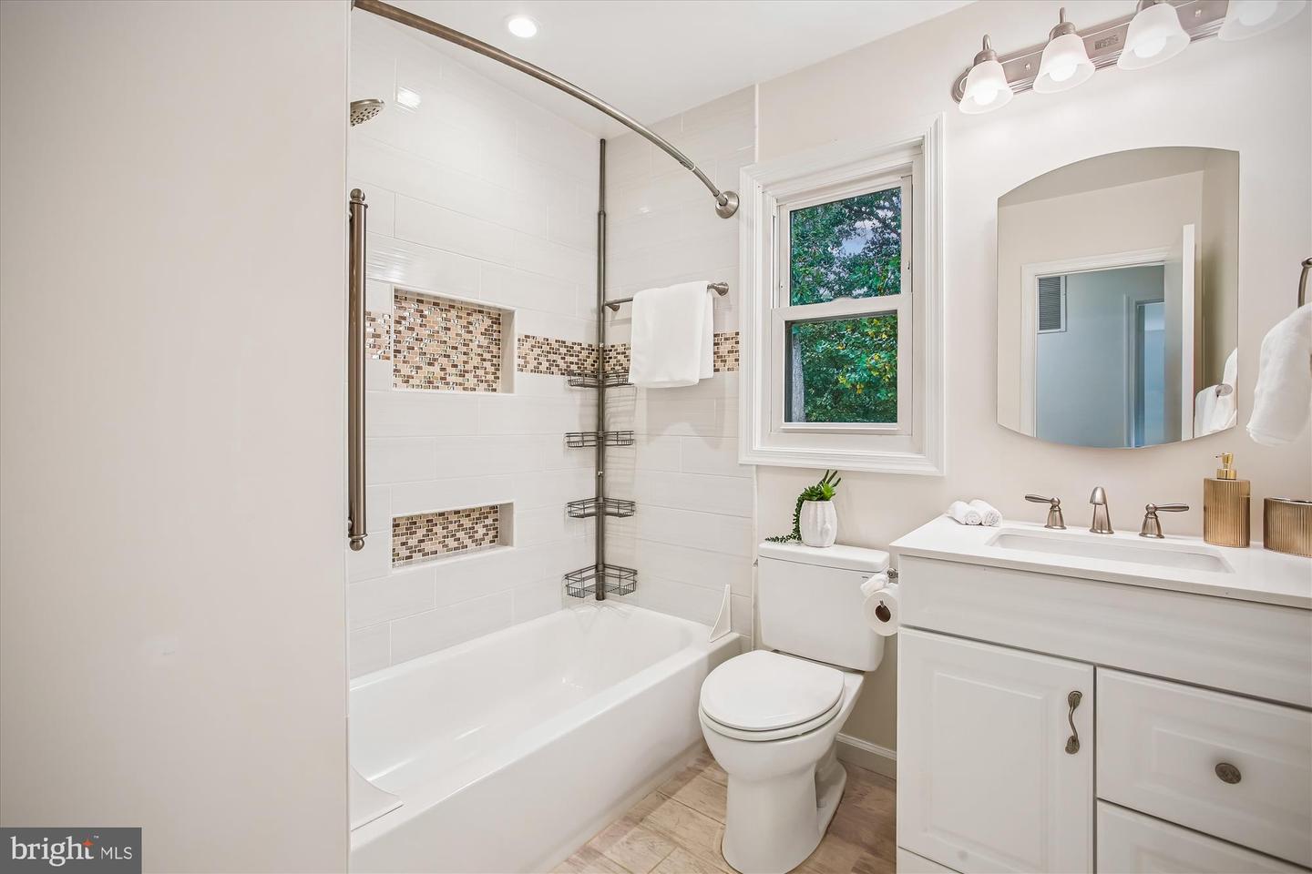 6013 FRANCONIA FOREST LN, ALEXANDRIA, Virginia 22310, 5 Bedrooms Bedrooms, 15 Rooms Rooms,3 BathroomsBathrooms,Residential,For sale,6013 FRANCONIA FOREST LN,VAFX2265574 MLS # VAFX2265574