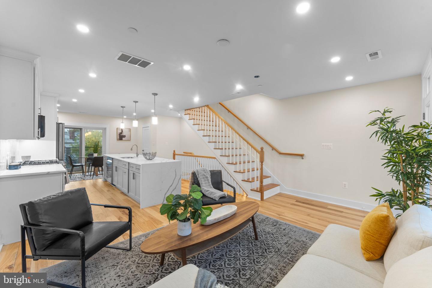 521 FLORIDA AVE NE #2, WASHINGTON, District Of Columbia 20002, 2 Bedrooms Bedrooms, ,2 BathroomsBathrooms,Residential,For sale,521 FLORIDA AVE NE #2,DCDC2221556 MLS # DCDC2221556