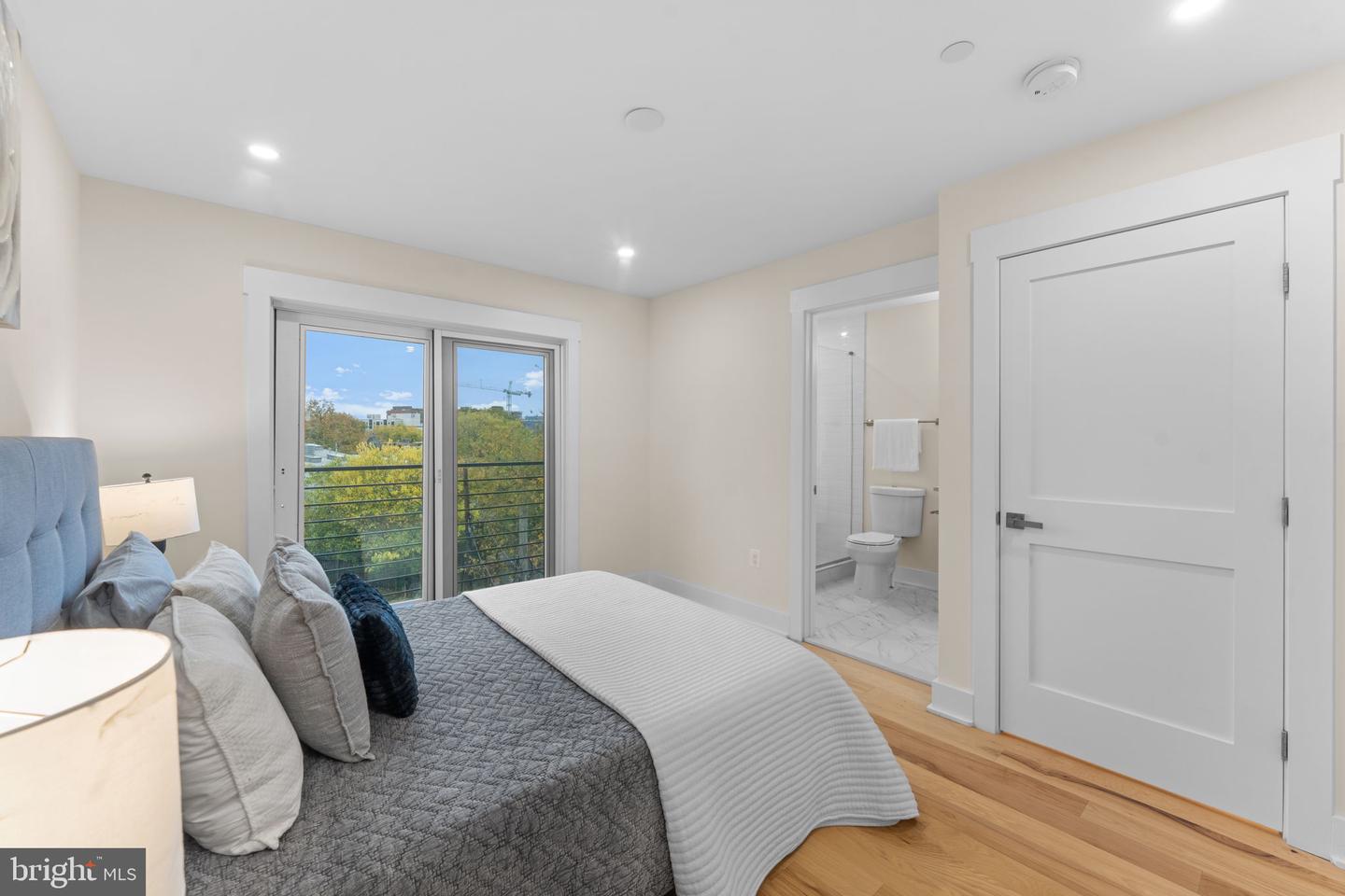 521 FLORIDA AVE NE #2, WASHINGTON, District Of Columbia 20002, 2 Bedrooms Bedrooms, ,2 BathroomsBathrooms,Residential,For sale,521 FLORIDA AVE NE #2,DCDC2221556 MLS # DCDC2221556