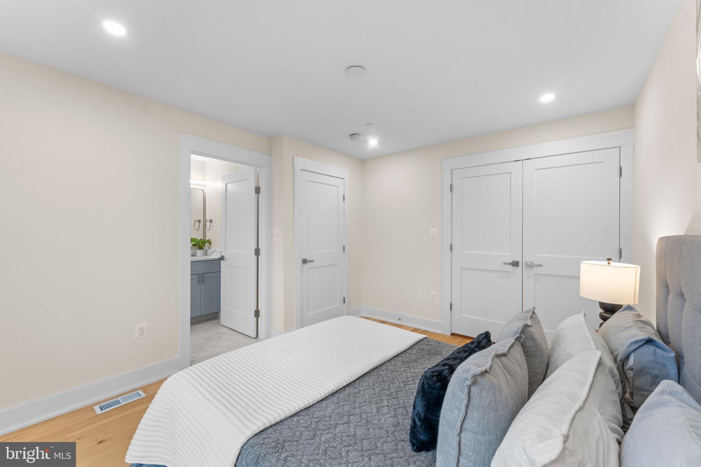 521 FLORIDA AVE NE #2, WASHINGTON, District Of Columbia 20002, 2 Bedrooms Bedrooms, ,2 BathroomsBathrooms,Residential,For sale,521 FLORIDA AVE NE #2,DCDC2221556 MLS # DCDC2221556
