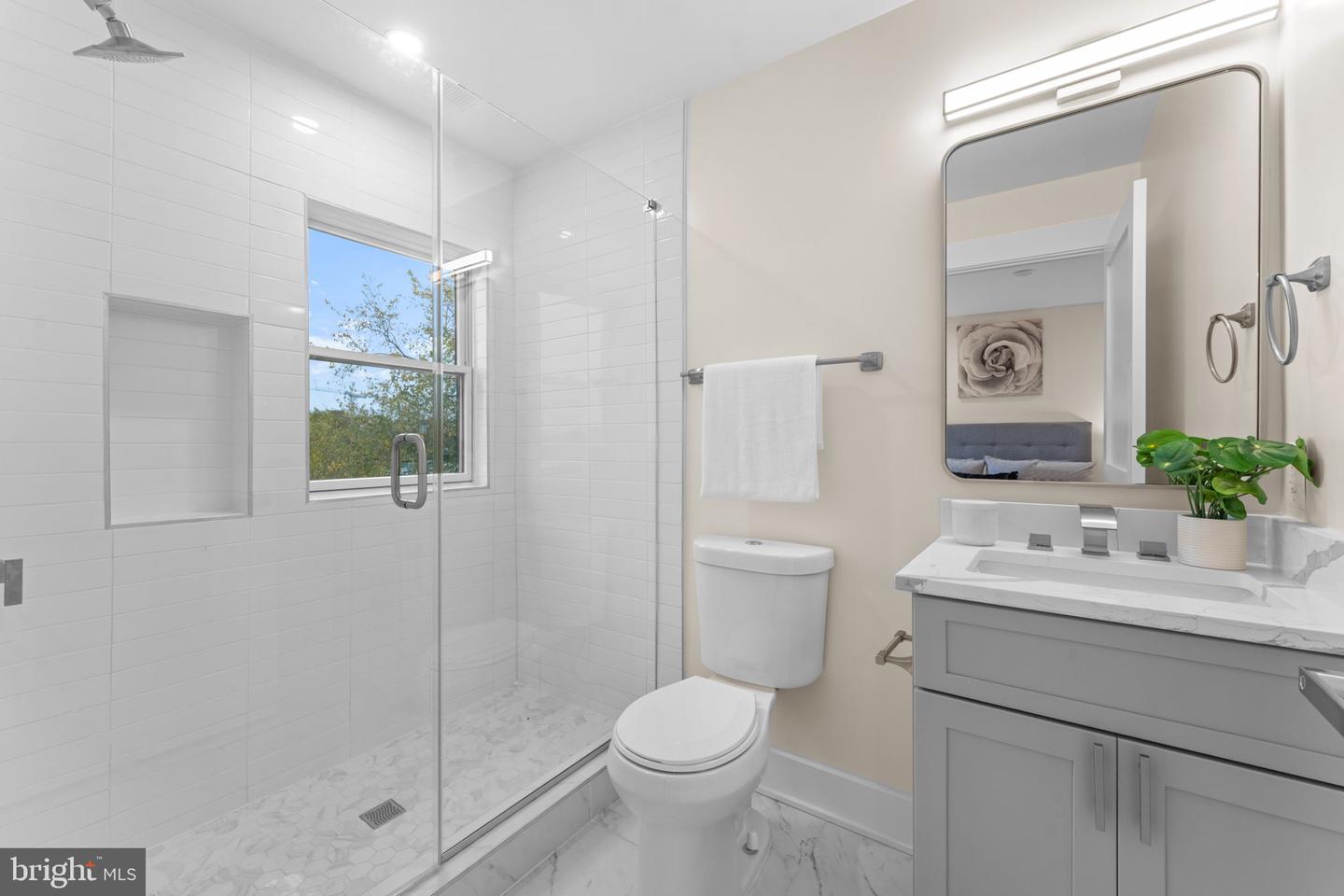 521 FLORIDA AVE NE #2, WASHINGTON, District Of Columbia 20002, 2 Bedrooms Bedrooms, ,2 BathroomsBathrooms,Residential,For sale,521 FLORIDA AVE NE #2,DCDC2221556 MLS # DCDC2221556