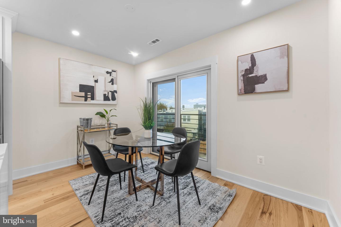 521 FLORIDA AVE NE #2, WASHINGTON, District Of Columbia 20002, 2 Bedrooms Bedrooms, ,2 BathroomsBathrooms,Residential,For sale,521 FLORIDA AVE NE #2,DCDC2221556 MLS # DCDC2221556