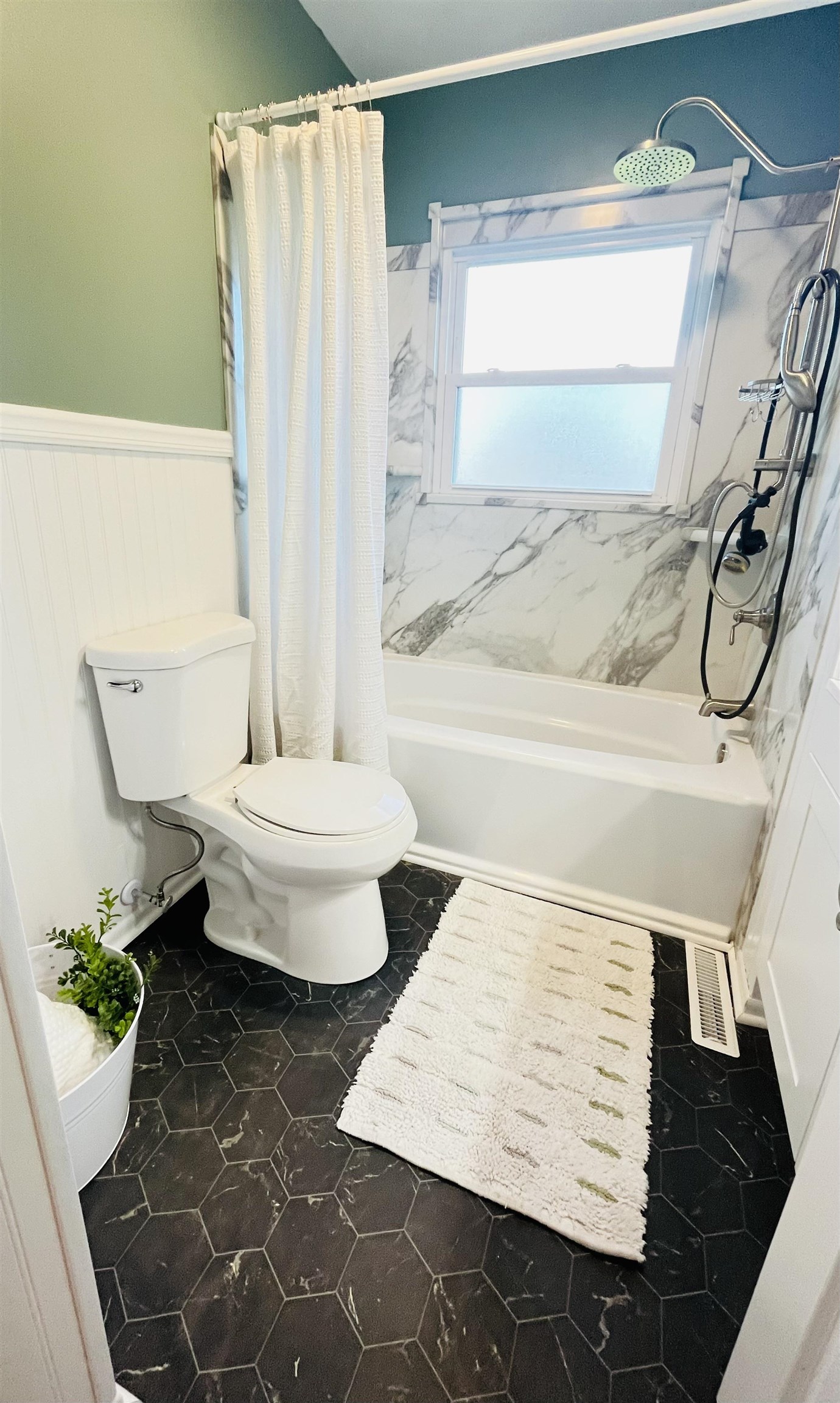 231 HOWARD AVE, WAYNESBORO, Virginia 22980, 3 Bedrooms Bedrooms, ,1 BathroomBathrooms,Residential,231 HOWARD AVE,669802 MLS # 669802