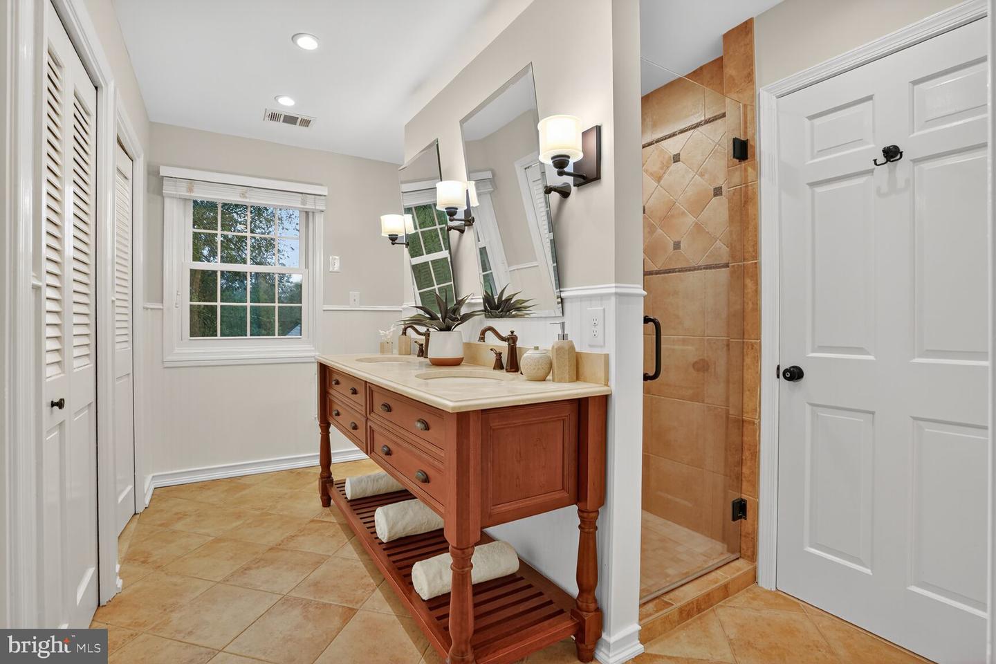 1011 HARRIMAN ST, GREAT FALLS, Virginia 22066, 4 Bedrooms Bedrooms, ,3 BathroomsBathrooms,Residential,For sale,1011 HARRIMAN ST,VAFX2268512 MLS # VAFX2268512