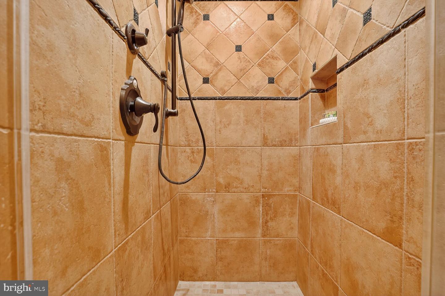 1011 HARRIMAN ST, GREAT FALLS, Virginia 22066, 4 Bedrooms Bedrooms, ,3 BathroomsBathrooms,Residential,For sale,1011 HARRIMAN ST,VAFX2268512 MLS # VAFX2268512