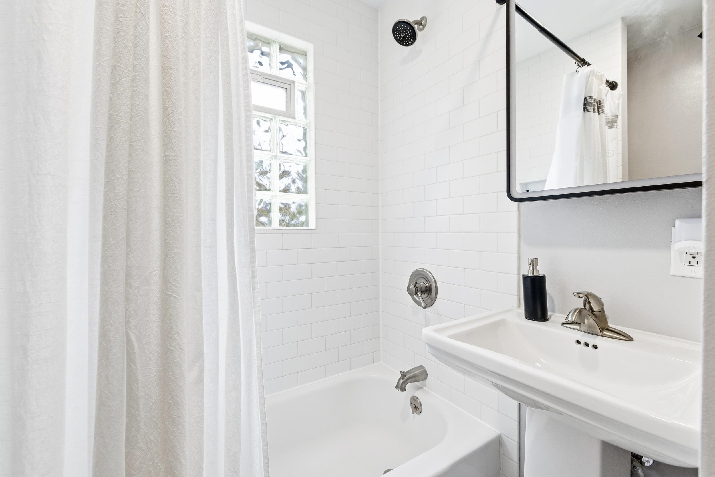 515 E WOLFE ST, HARRISONBURG, Virginia 22801, 3 Bedrooms Bedrooms, ,2 BathroomsBathrooms,Residential,515 E WOLFE ST,670609 MLS # 670609