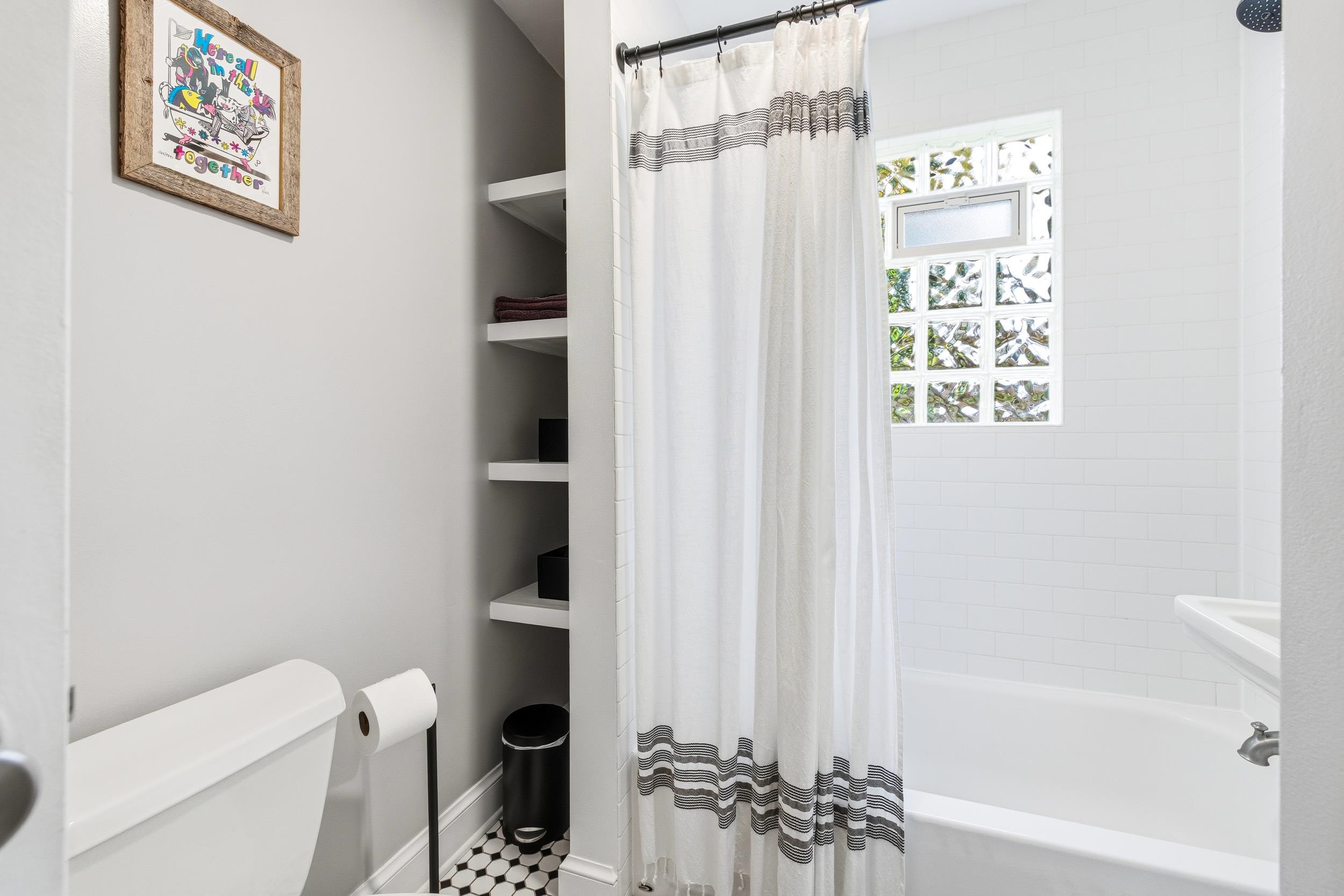 515 E WOLFE ST, HARRISONBURG, Virginia 22801, 3 Bedrooms Bedrooms, ,2 BathroomsBathrooms,Residential,515 E WOLFE ST,670609 MLS # 670609