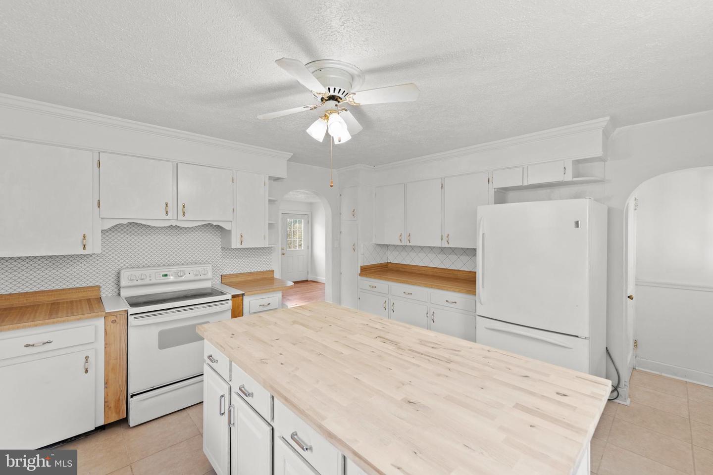 191 CHAPMAN LN, WINCHESTER, Virginia 22603, 3 Bedrooms Bedrooms, ,2 BathroomsBathrooms,Residential,For sale,191 CHAPMAN LN,VAFV2037124 MLS # VAFV2037124