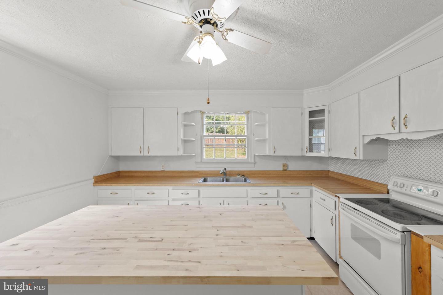 191 CHAPMAN LN, WINCHESTER, Virginia 22603, 3 Bedrooms Bedrooms, ,2 BathroomsBathrooms,Residential,For sale,191 CHAPMAN LN,VAFV2037124 MLS # VAFV2037124