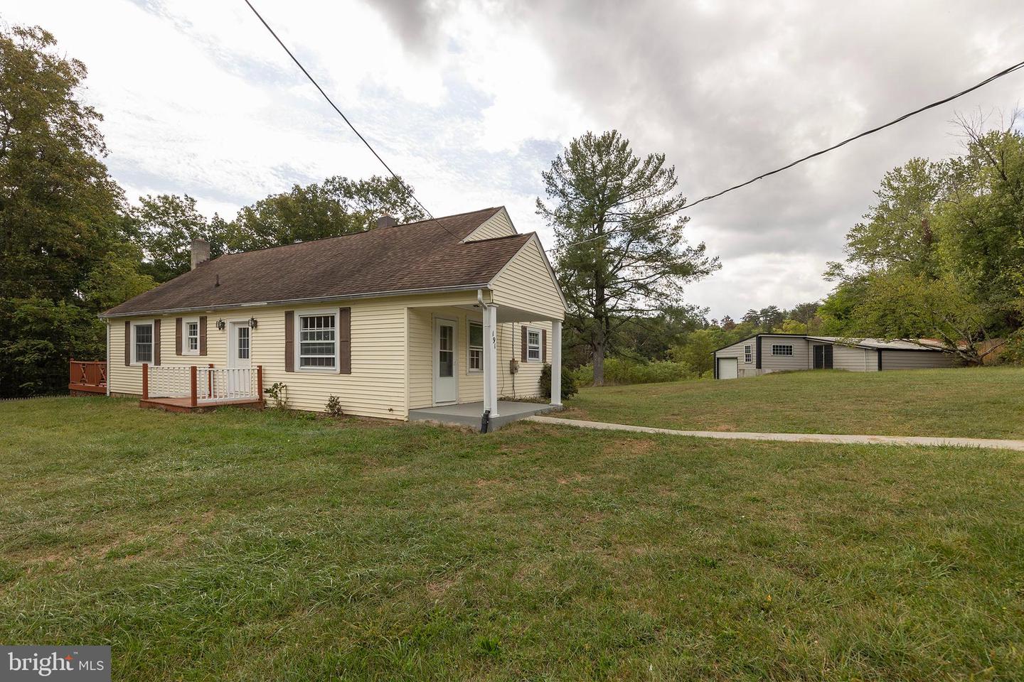 191 CHAPMAN LN, WINCHESTER, Virginia 22603, 3 Bedrooms Bedrooms, ,2 BathroomsBathrooms,Residential,For sale,191 CHAPMAN LN,VAFV2037124 MLS # VAFV2037124