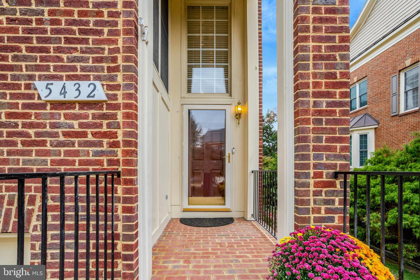 5432 EDSALL RIDGE PL, ALEXANDRIA, Virginia 22312, 4 Bedrooms Bedrooms, ,4 BathroomsBathrooms,Residential,For sale,5432 EDSALL RIDGE PL,VAFX2273406 MLS # VAFX2273406