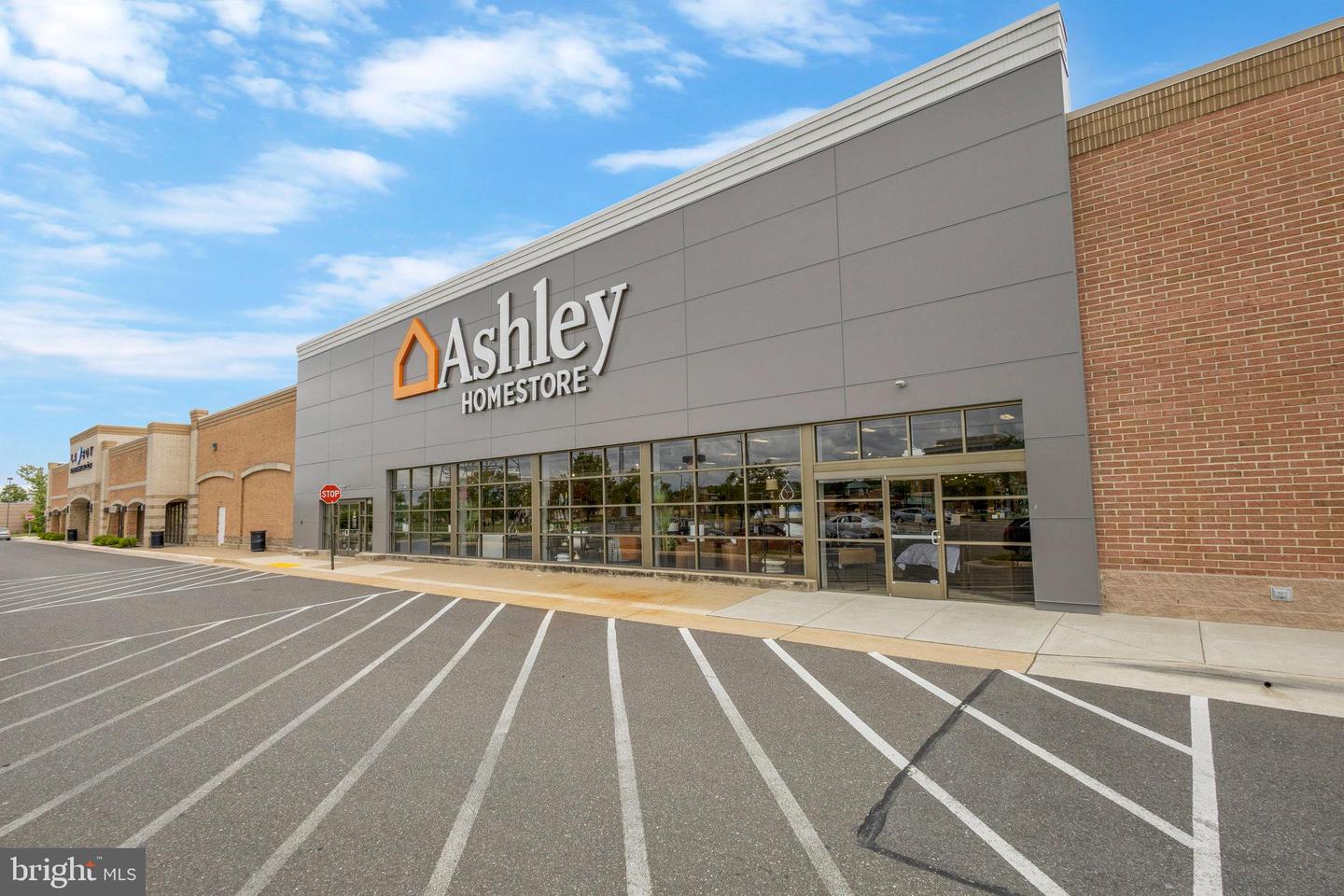 5432 EDSALL RIDGE PL, ALEXANDRIA, Virginia 22312, 4 Bedrooms Bedrooms, ,4 BathroomsBathrooms,Residential,For sale,5432 EDSALL RIDGE PL,VAFX2273406 MLS # VAFX2273406