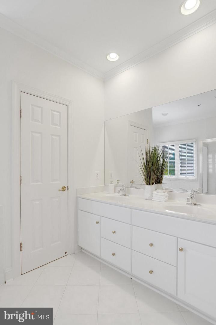 5432 EDSALL RIDGE PL, ALEXANDRIA, Virginia 22312, 4 Bedrooms Bedrooms, ,4 BathroomsBathrooms,Residential,For sale,5432 EDSALL RIDGE PL,VAFX2273406 MLS # VAFX2273406