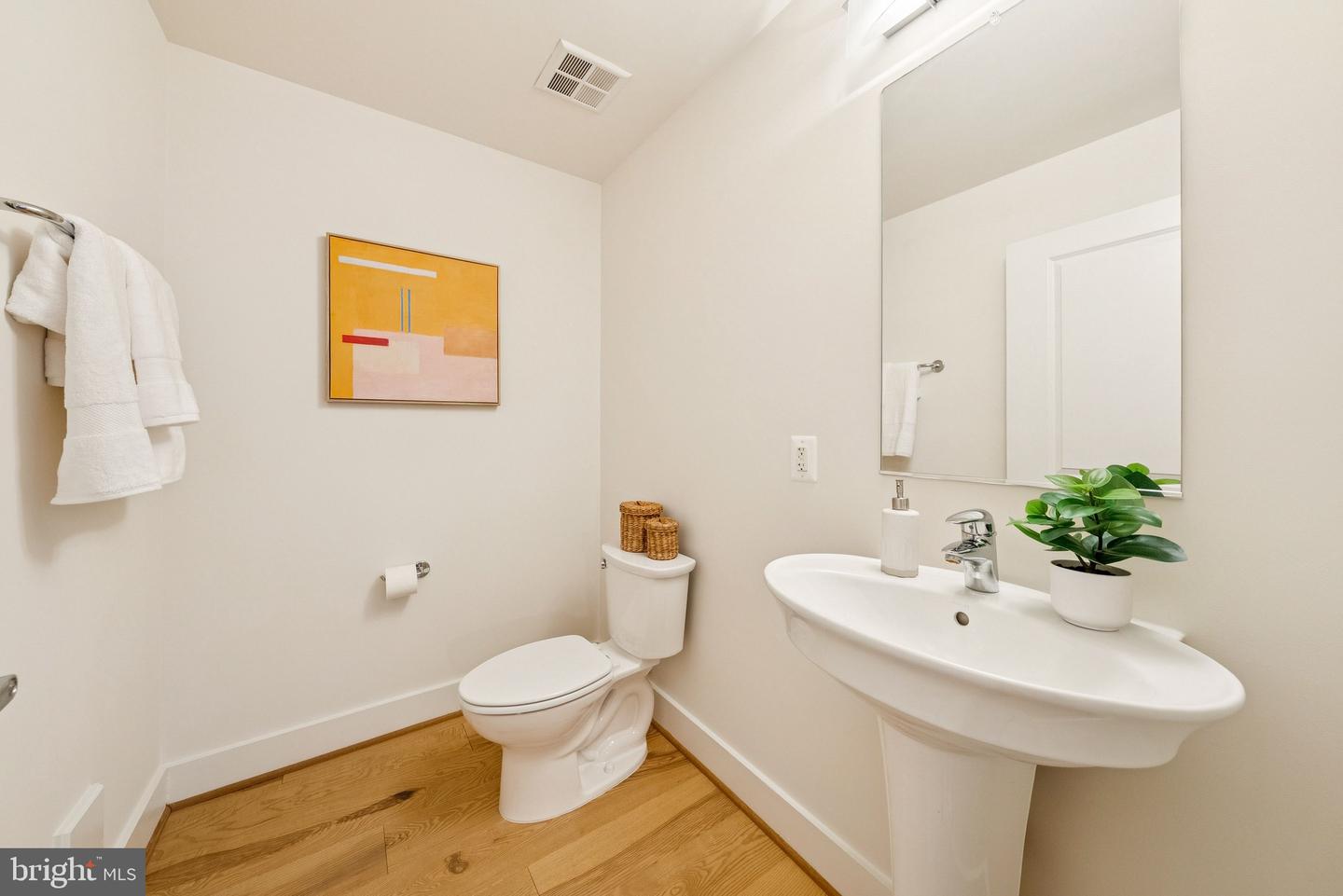 1209 13TH ST NW #209, WASHINGTON, District Of Columbia 20005, 1 Bedroom Bedrooms, ,1 BathroomBathrooms,Residential,For sale,1209 13TH ST NW #209,DCDC2226324 MLS # DCDC2226324