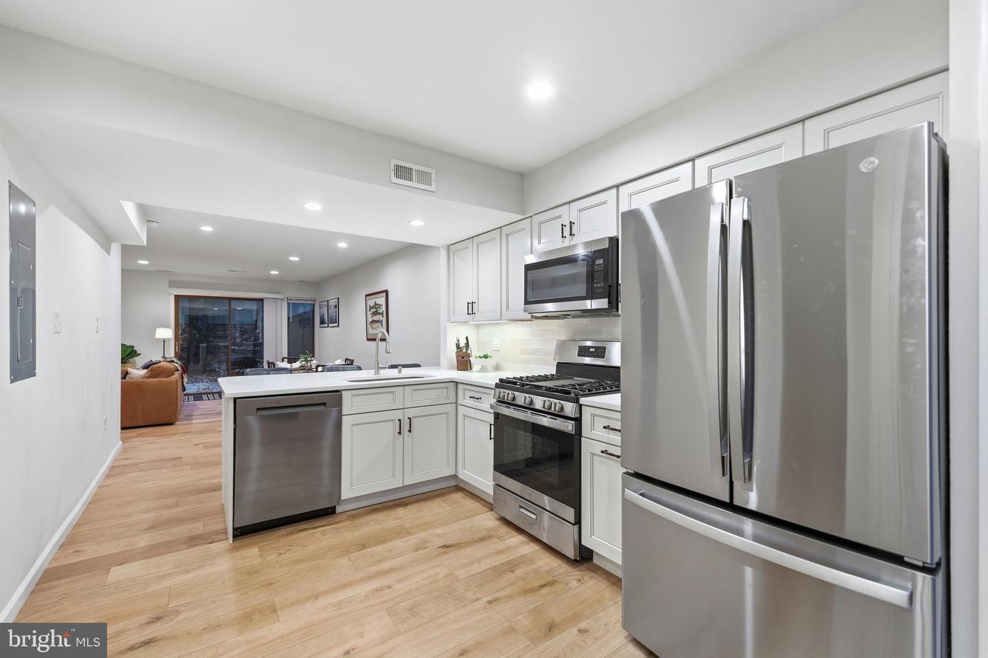 11933 ESCALANTE CT, RESTON, Virginia 20191, 4 Bedrooms Bedrooms, ,3 BathroomsBathrooms,Residential,For sale,11933 ESCALANTE CT,VAFX2273612 MLS # VAFX2273612