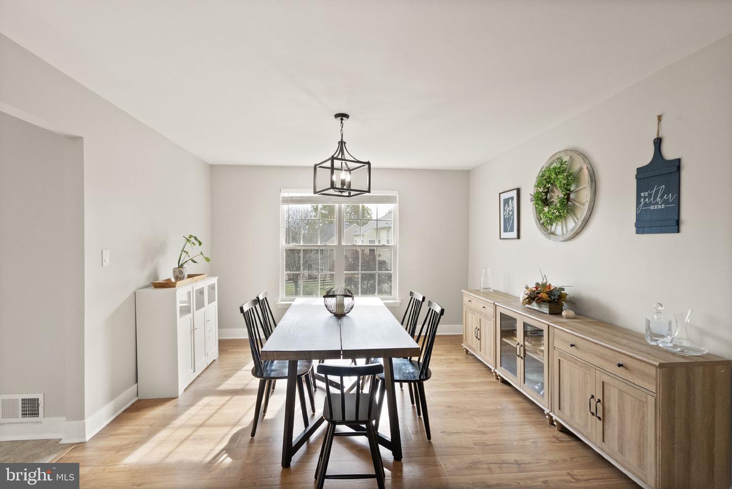 35855 BENTRIDGE CT, ROUND HILL, Virginia 20141, 5 Bedrooms Bedrooms, 20 Rooms Rooms,3 BathroomsBathrooms,Residential,For sale,35855 BENTRIDGE CT,VALO2108572 MLS # VALO2108572