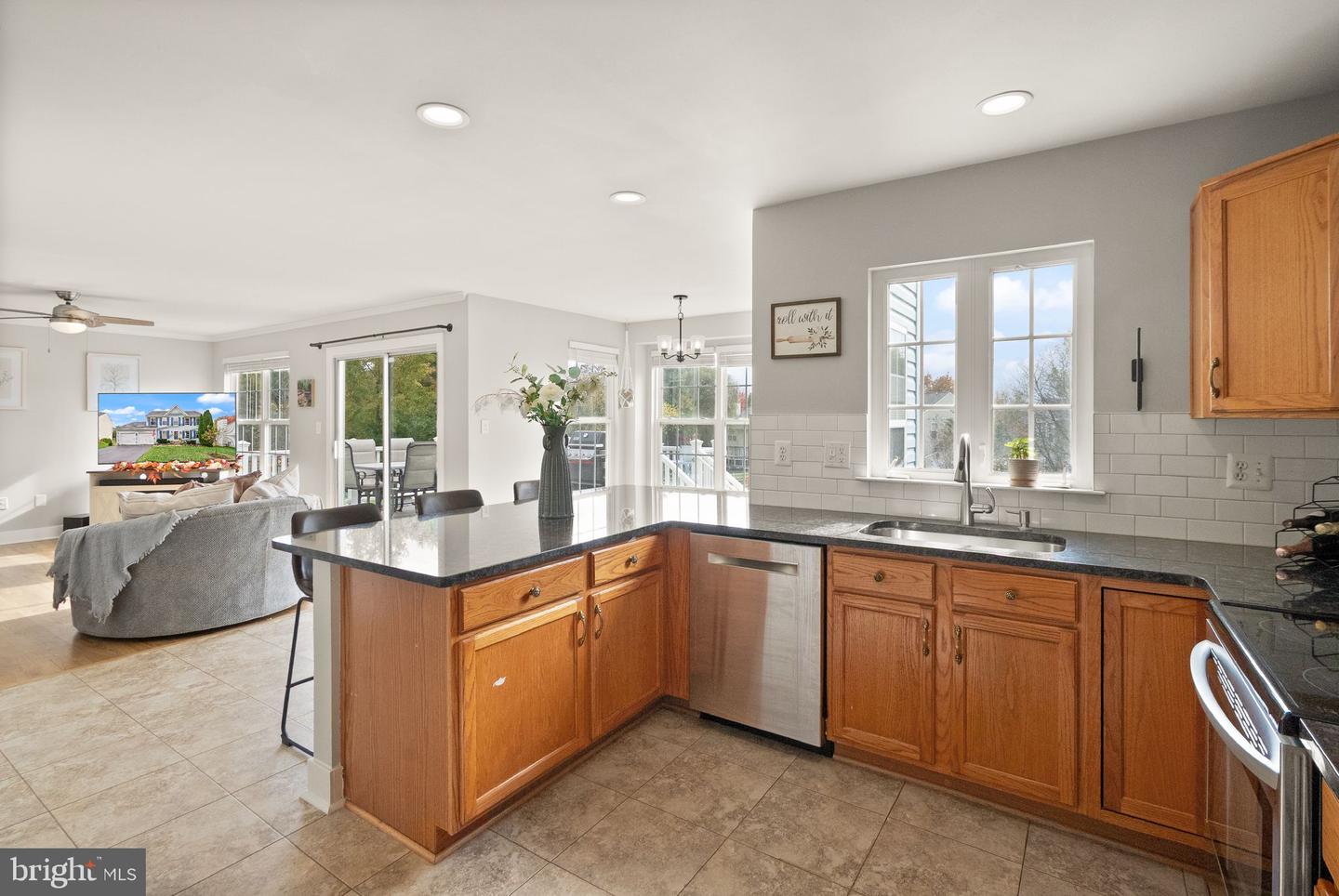 35855 BENTRIDGE CT, ROUND HILL, Virginia 20141, 5 Bedrooms Bedrooms, 20 Rooms Rooms,3 BathroomsBathrooms,Residential,For sale,35855 BENTRIDGE CT,VALO2108572 MLS # VALO2108572