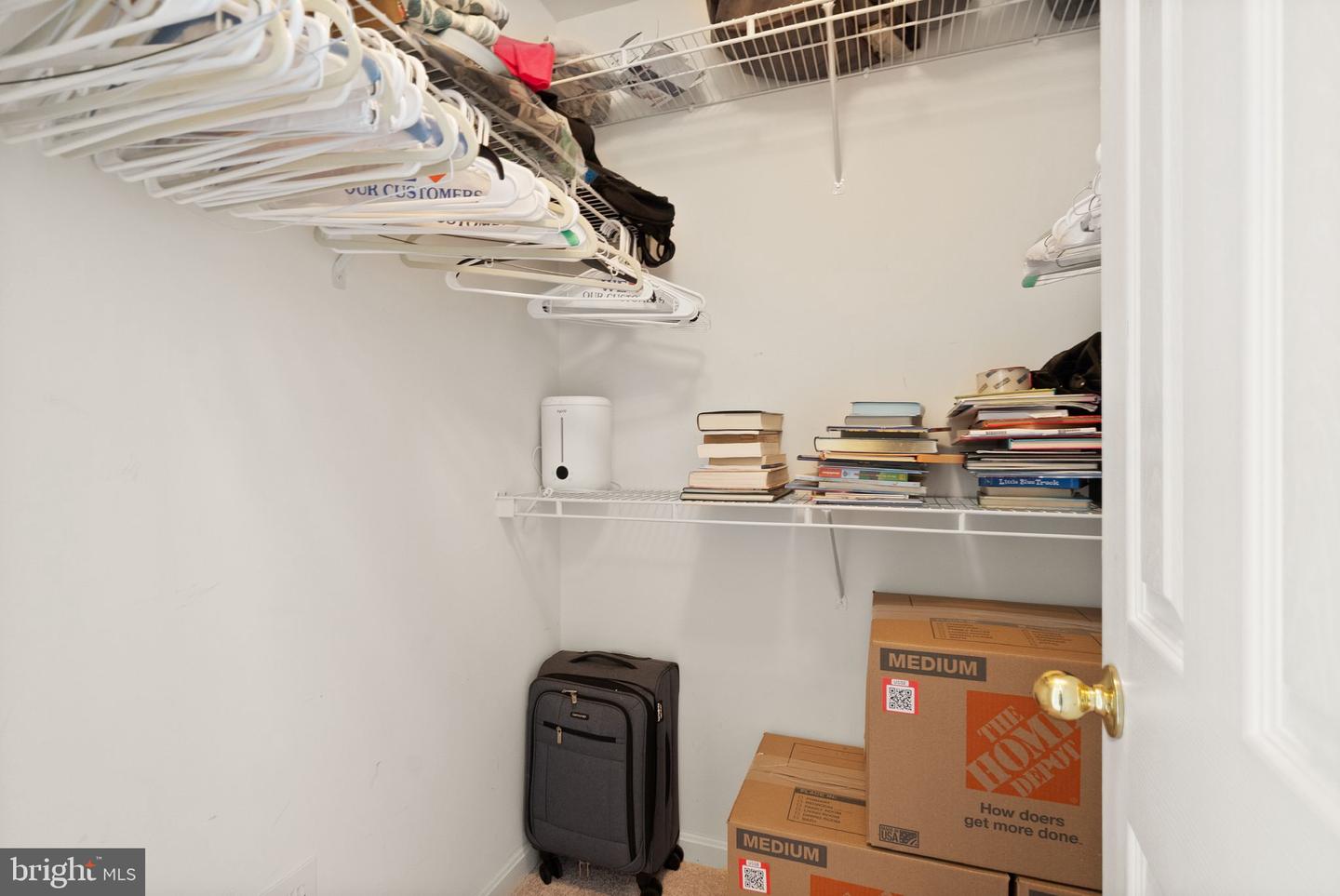 35855 BENTRIDGE CT, ROUND HILL, Virginia 20141, 5 Bedrooms Bedrooms, 20 Rooms Rooms,3 BathroomsBathrooms,Residential,For sale,35855 BENTRIDGE CT,VALO2108572 MLS # VALO2108572