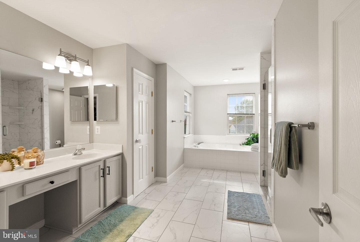 35855 BENTRIDGE CT, ROUND HILL, Virginia 20141, 5 Bedrooms Bedrooms, 20 Rooms Rooms,3 BathroomsBathrooms,Residential,For sale,35855 BENTRIDGE CT,VALO2108572 MLS # VALO2108572