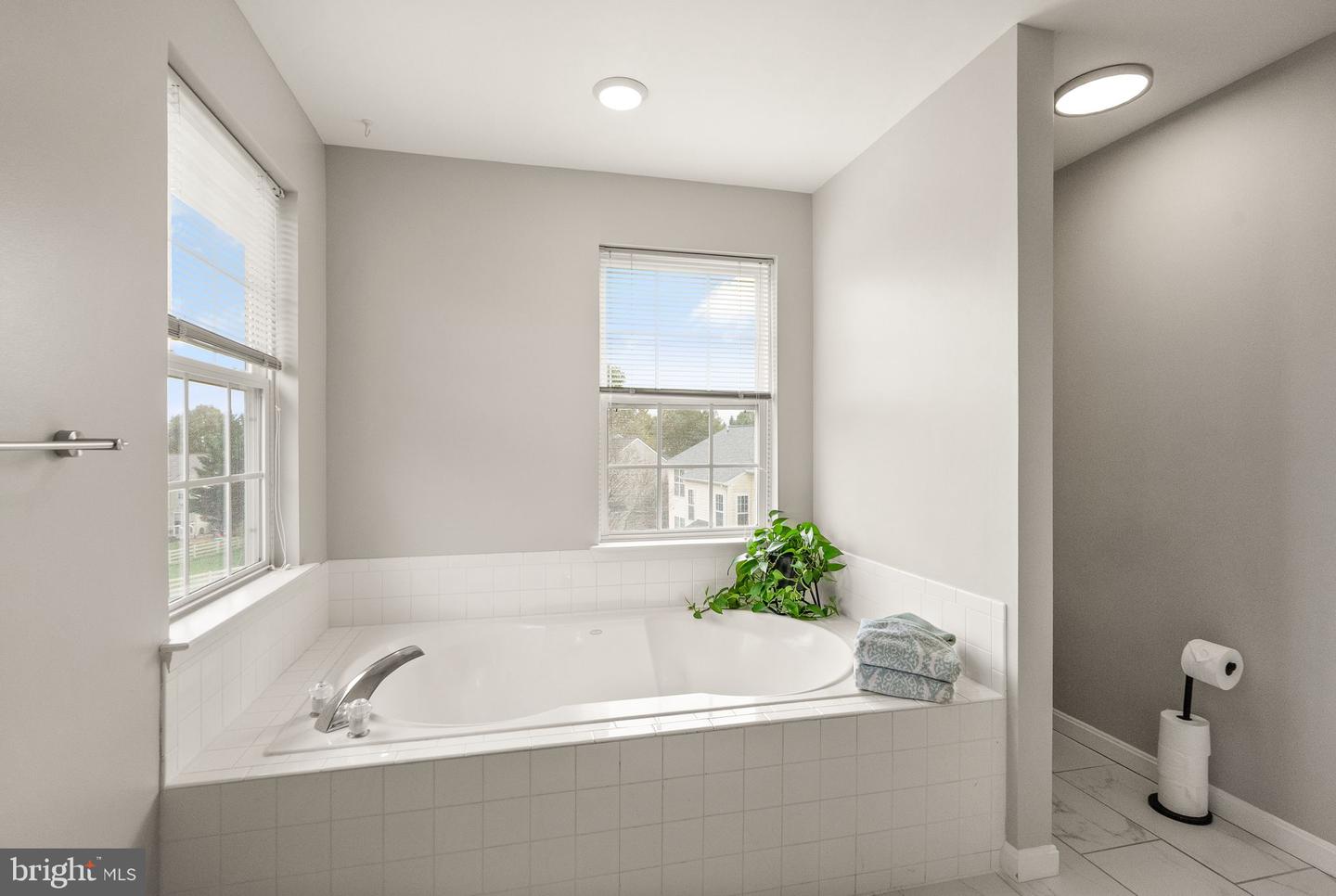 35855 BENTRIDGE CT, ROUND HILL, Virginia 20141, 5 Bedrooms Bedrooms, 20 Rooms Rooms,3 BathroomsBathrooms,Residential,For sale,35855 BENTRIDGE CT,VALO2108572 MLS # VALO2108572