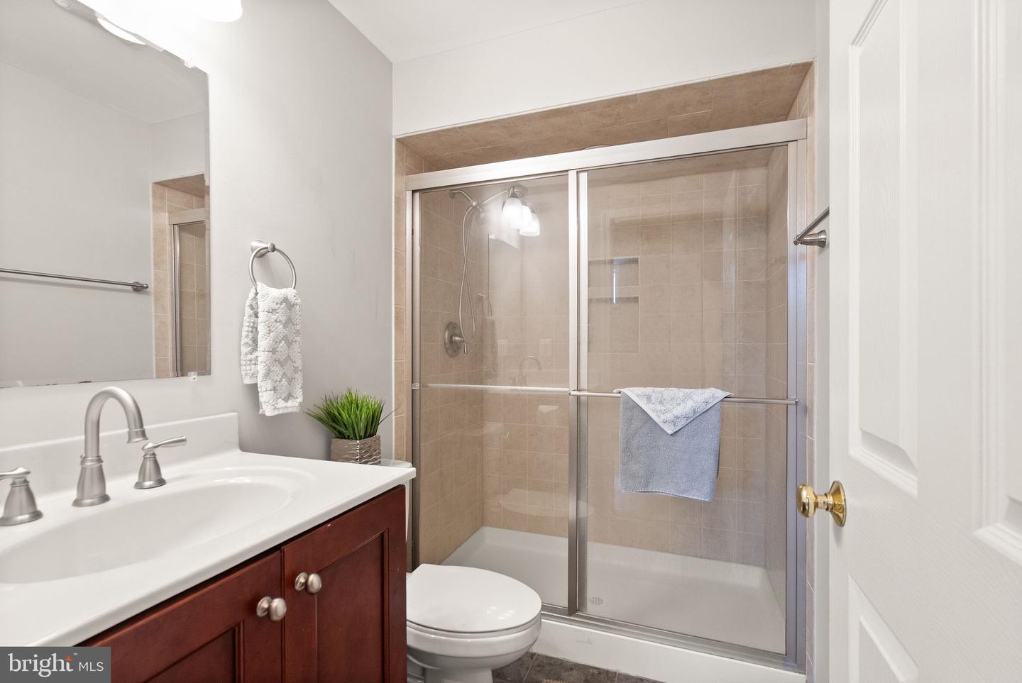 35855 BENTRIDGE CT, ROUND HILL, Virginia 20141, 5 Bedrooms Bedrooms, 20 Rooms Rooms,3 BathroomsBathrooms,Residential,For sale,35855 BENTRIDGE CT,VALO2108572 MLS # VALO2108572