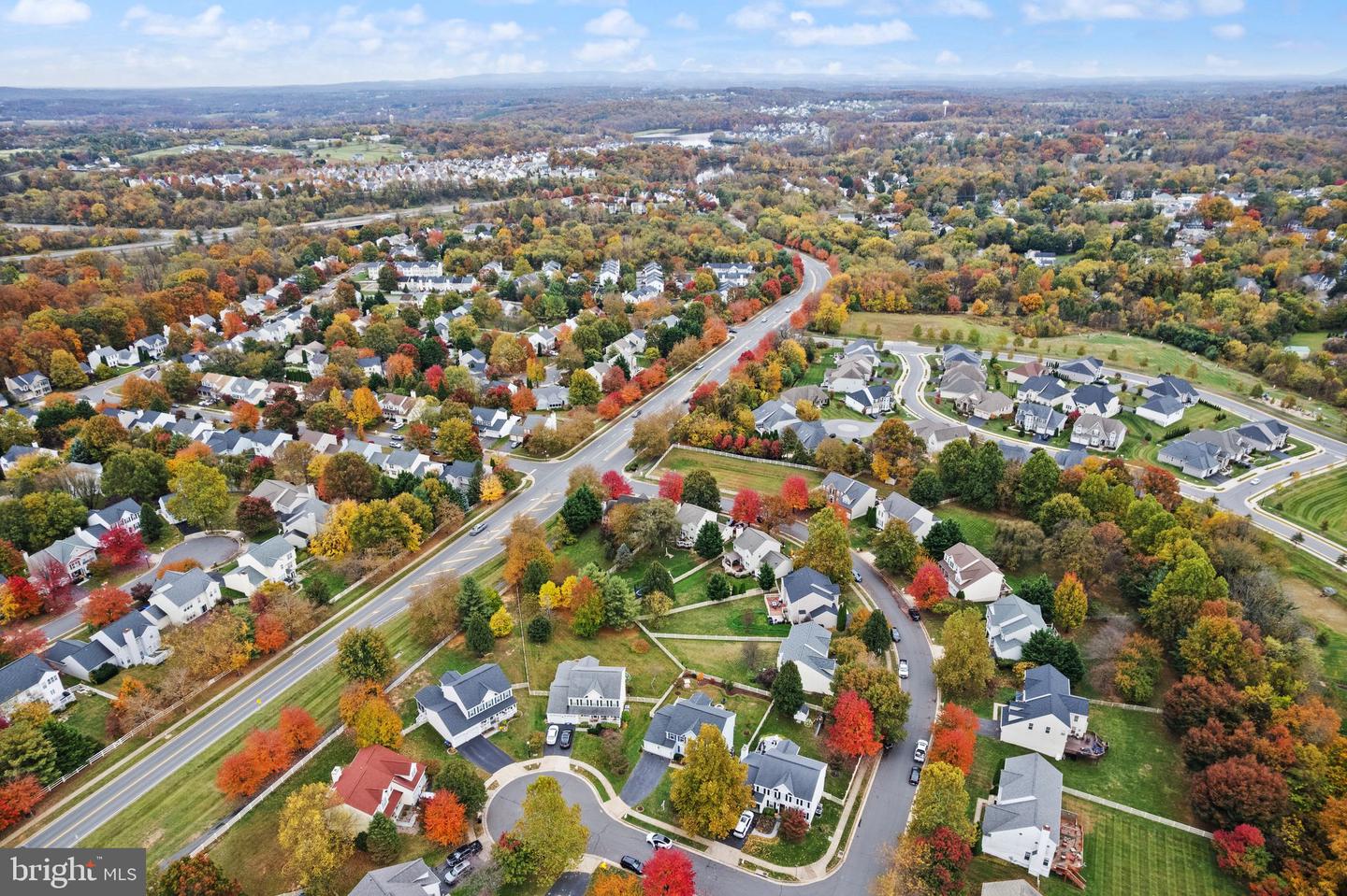 35855 BENTRIDGE CT, ROUND HILL, Virginia 20141, 5 Bedrooms Bedrooms, 20 Rooms Rooms,3 BathroomsBathrooms,Residential,For sale,35855 BENTRIDGE CT,VALO2108572 MLS # VALO2108572